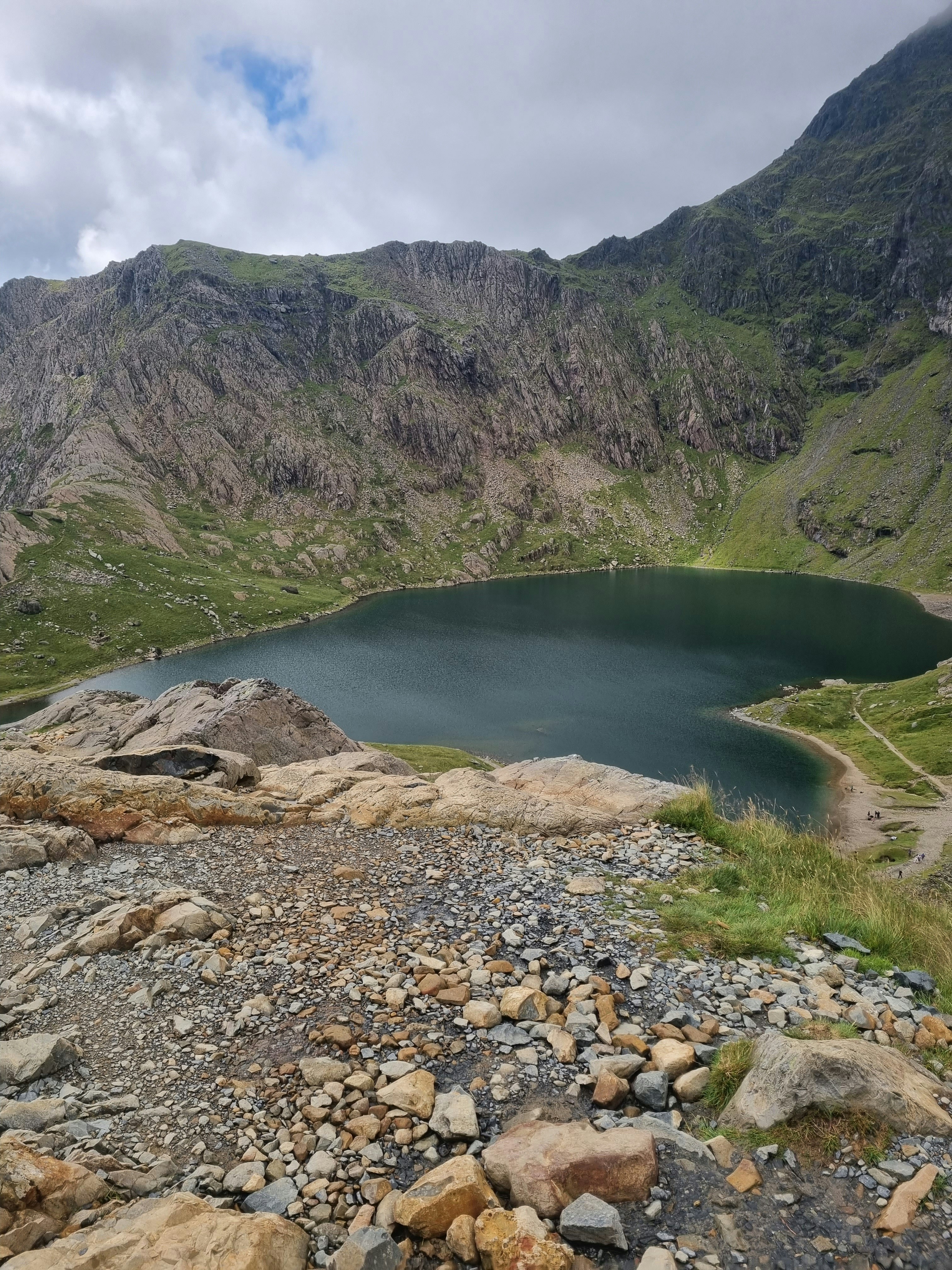 通り過ぎる黒いsuvの写真 Unsplashで見つけるスノードニア国立公園の無料写真