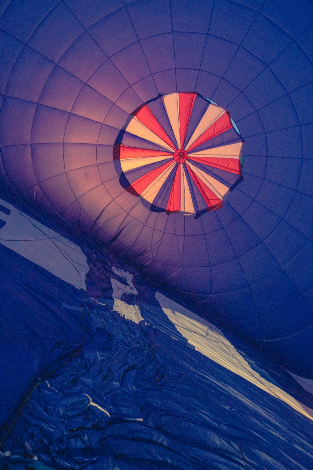 blue red and white hot air balloon