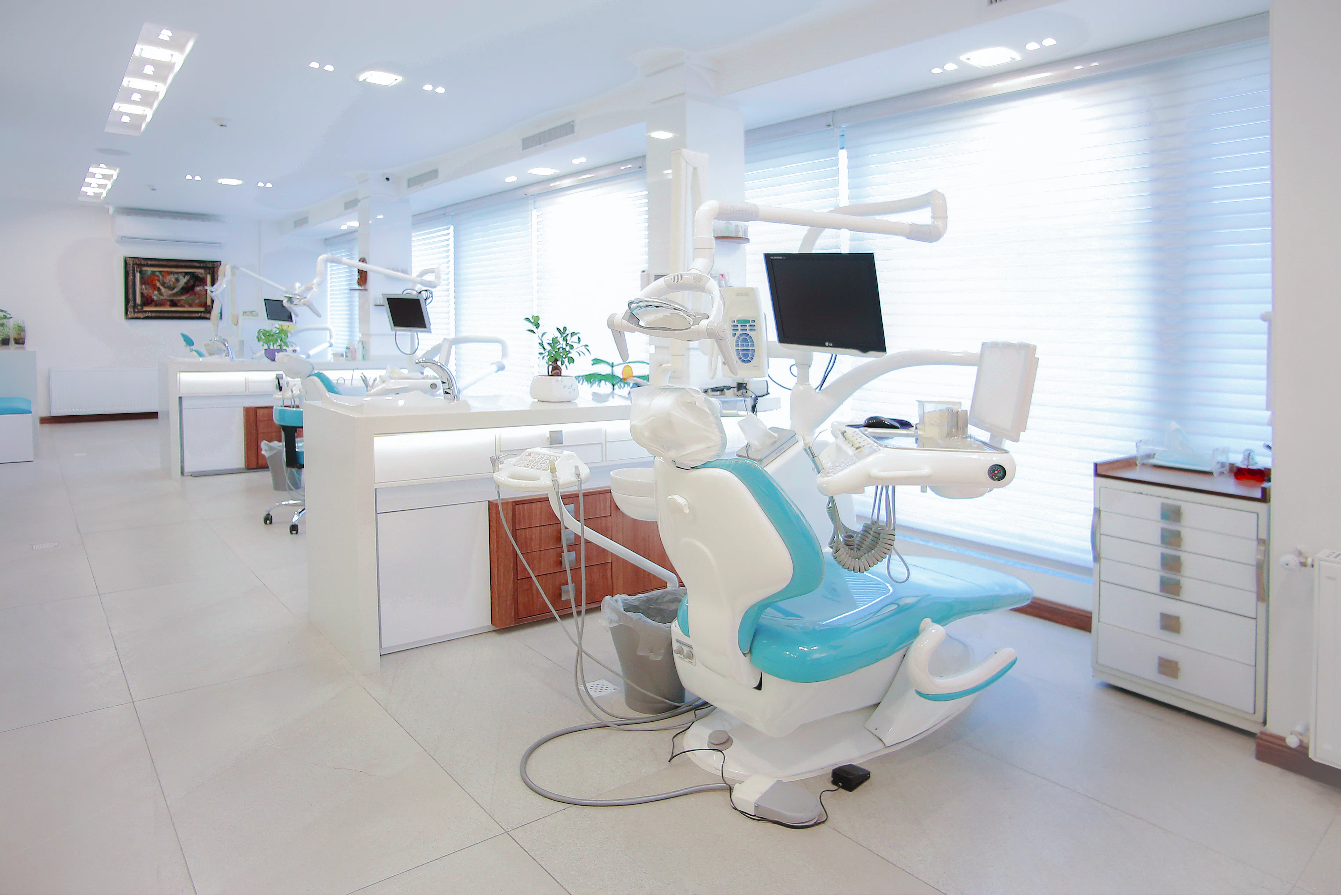 Light-filled dental treatment room with modern equipment