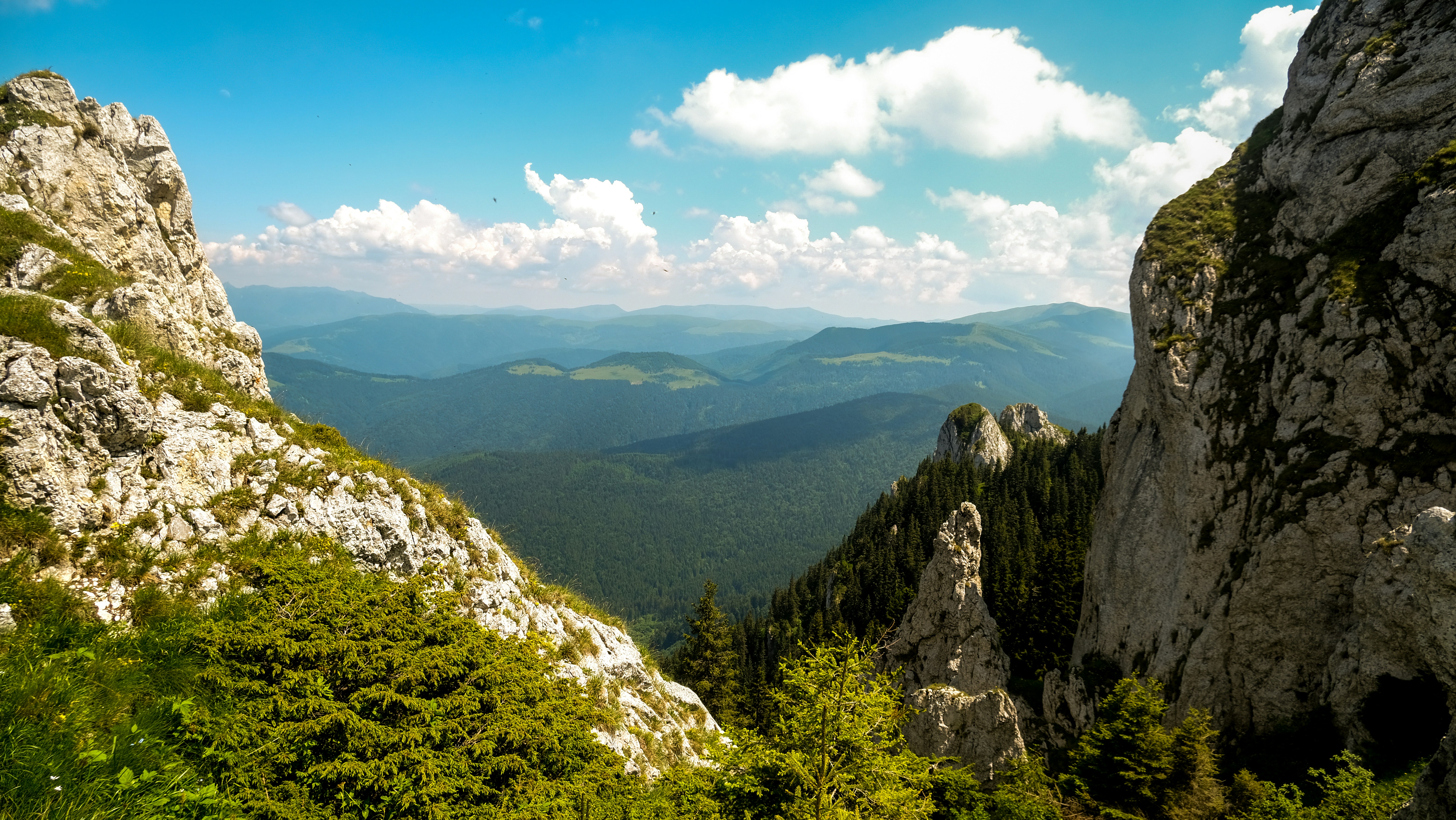 Stay online in the Romania with a prepaid eSIM from eSIMlii. Instant activation, no roaming charges, and reliable coverage.