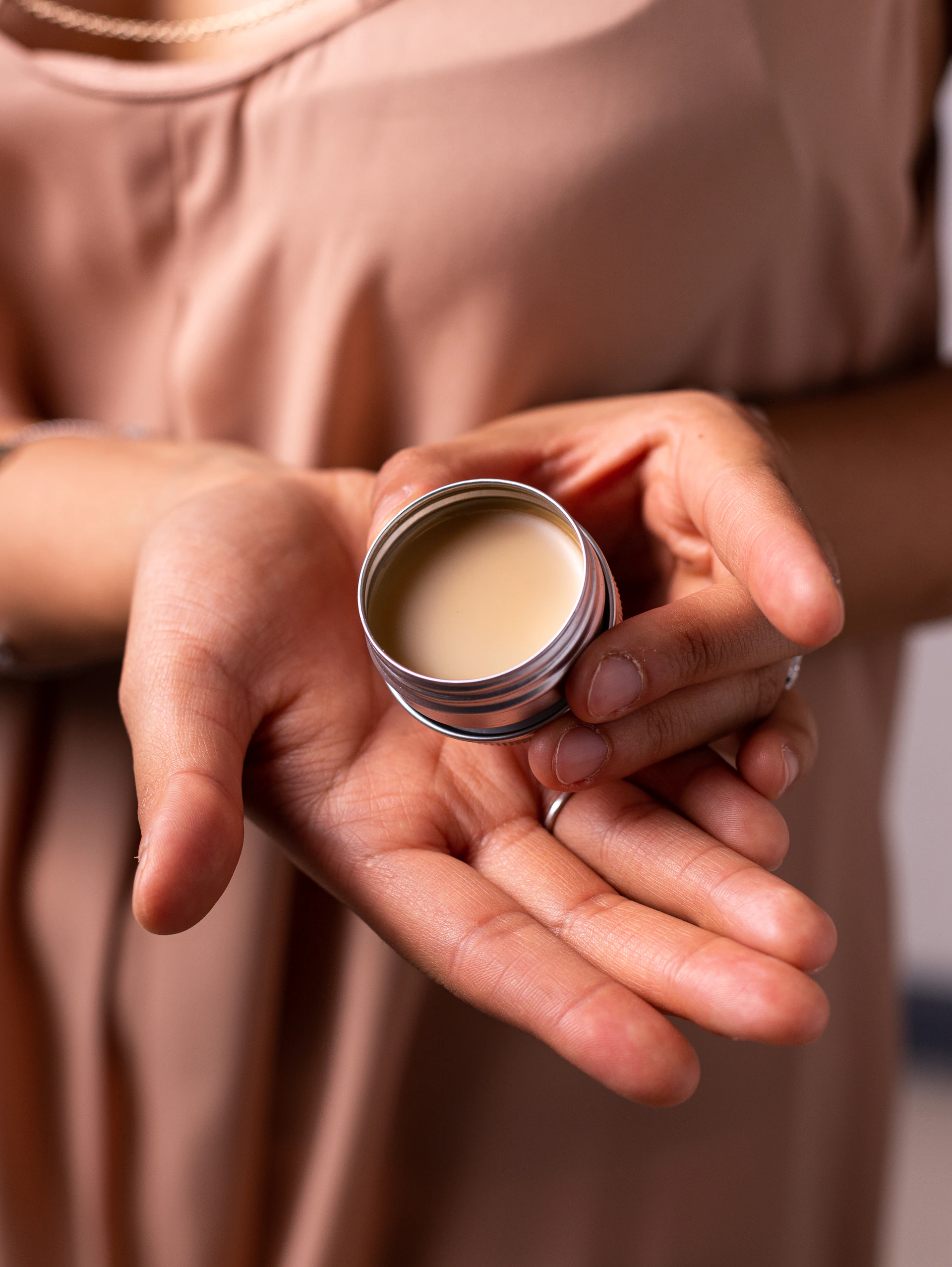 person holding silver round ring