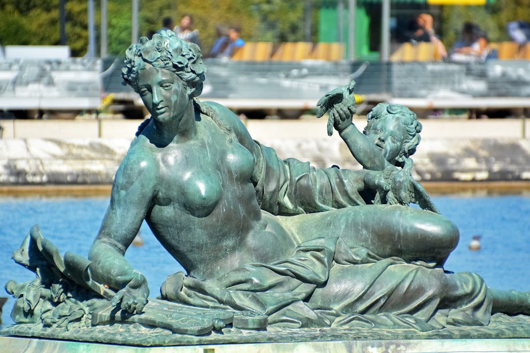 man and woman statue during daytime