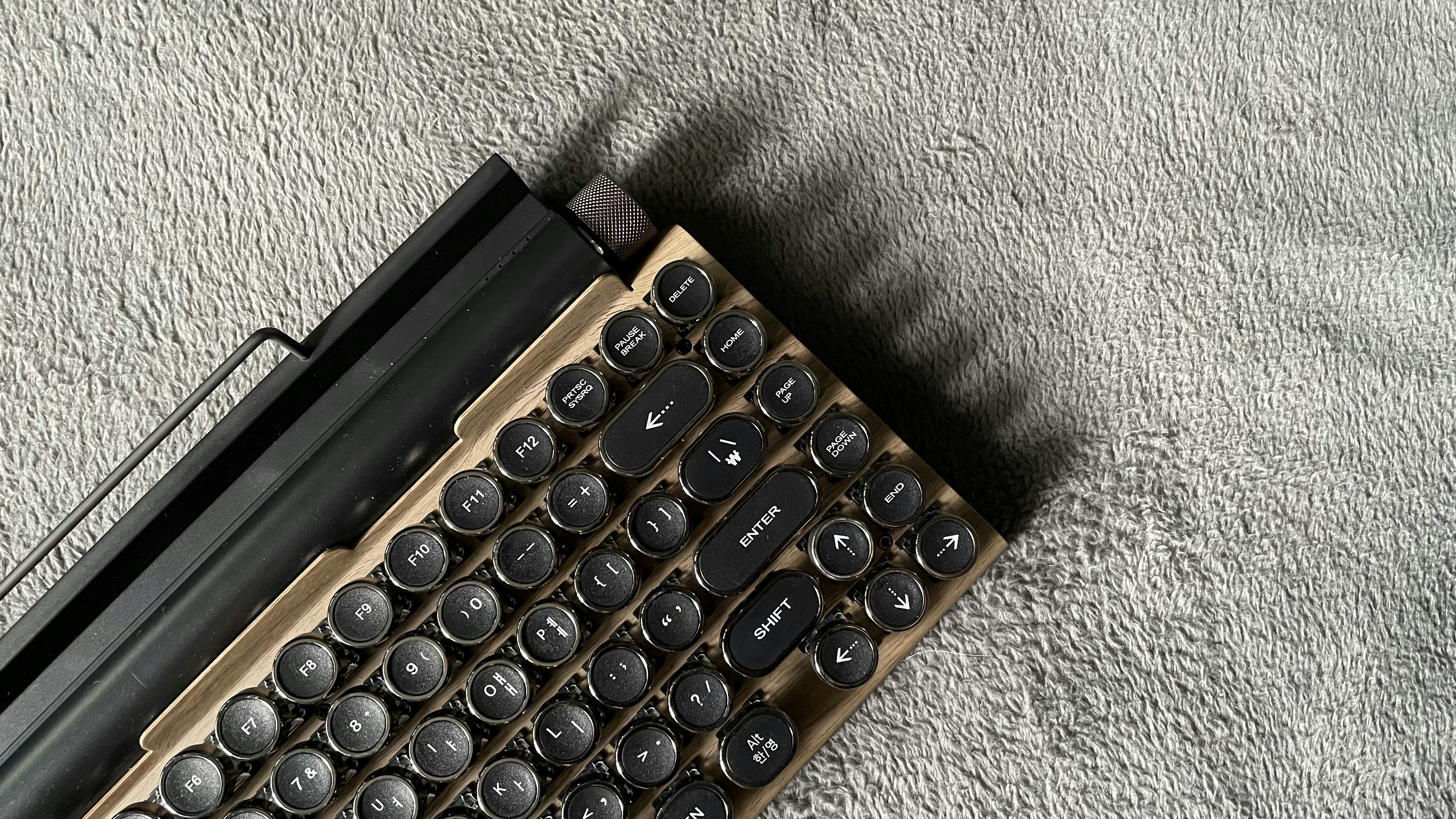 black and white computer keyboard