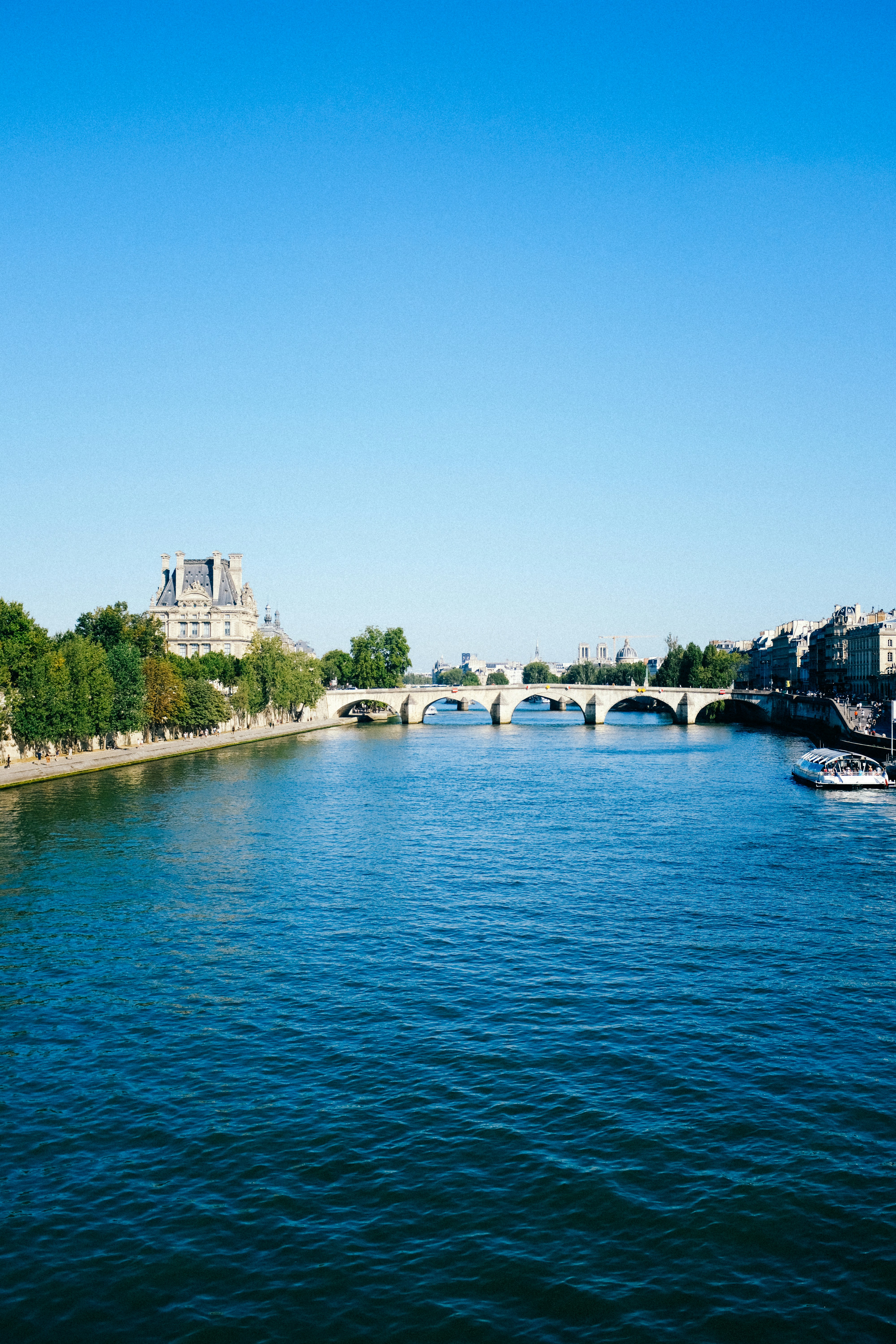 Photo by adrienolichon