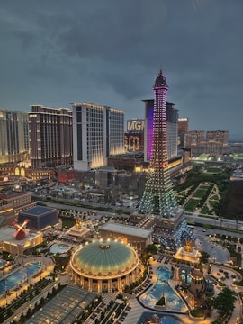 Luxurious residential towers with elegant lighting at dusk in Baghdad.