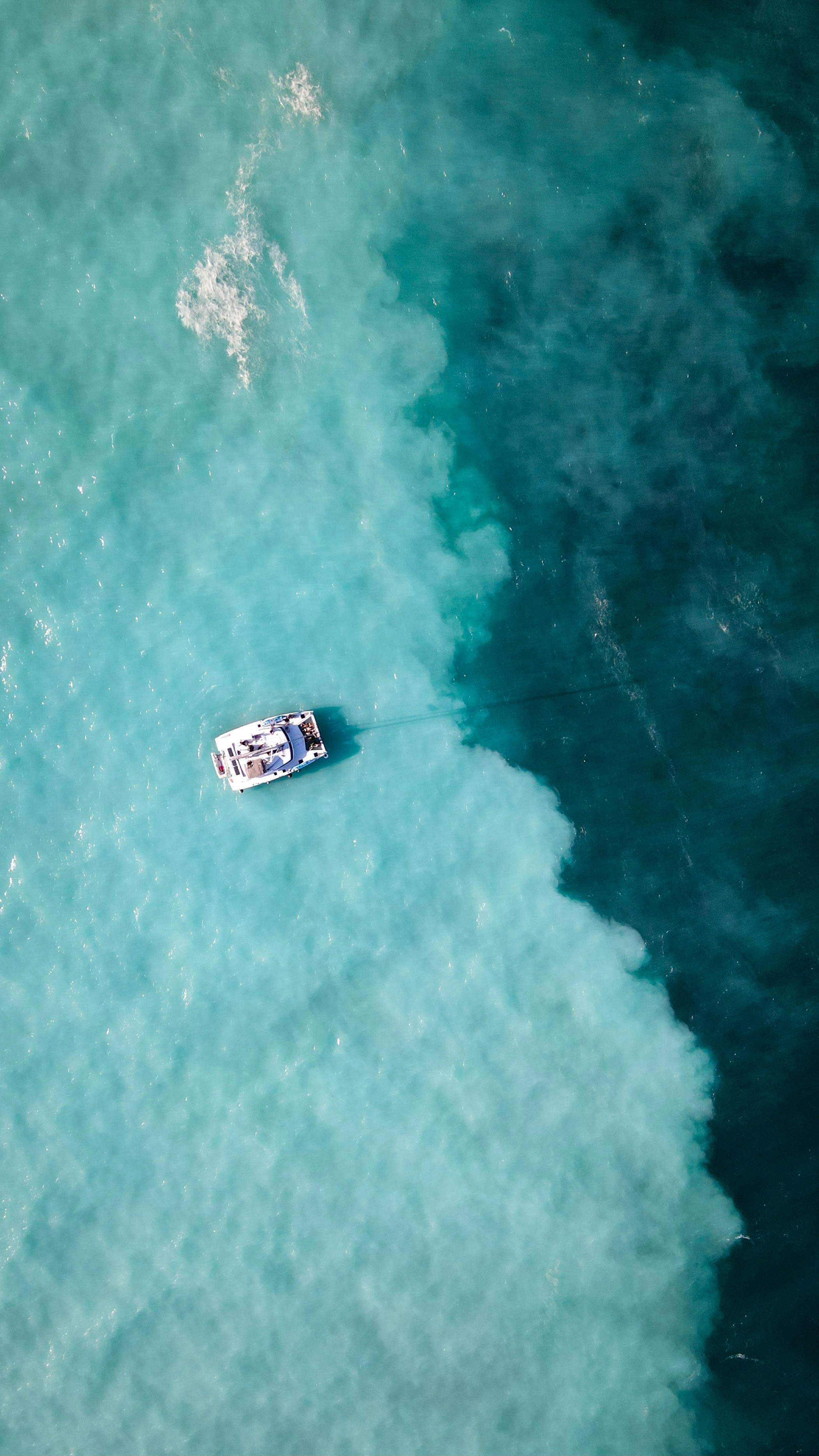 White boat on body of water during daytime photo – Free 龜山島 Image on