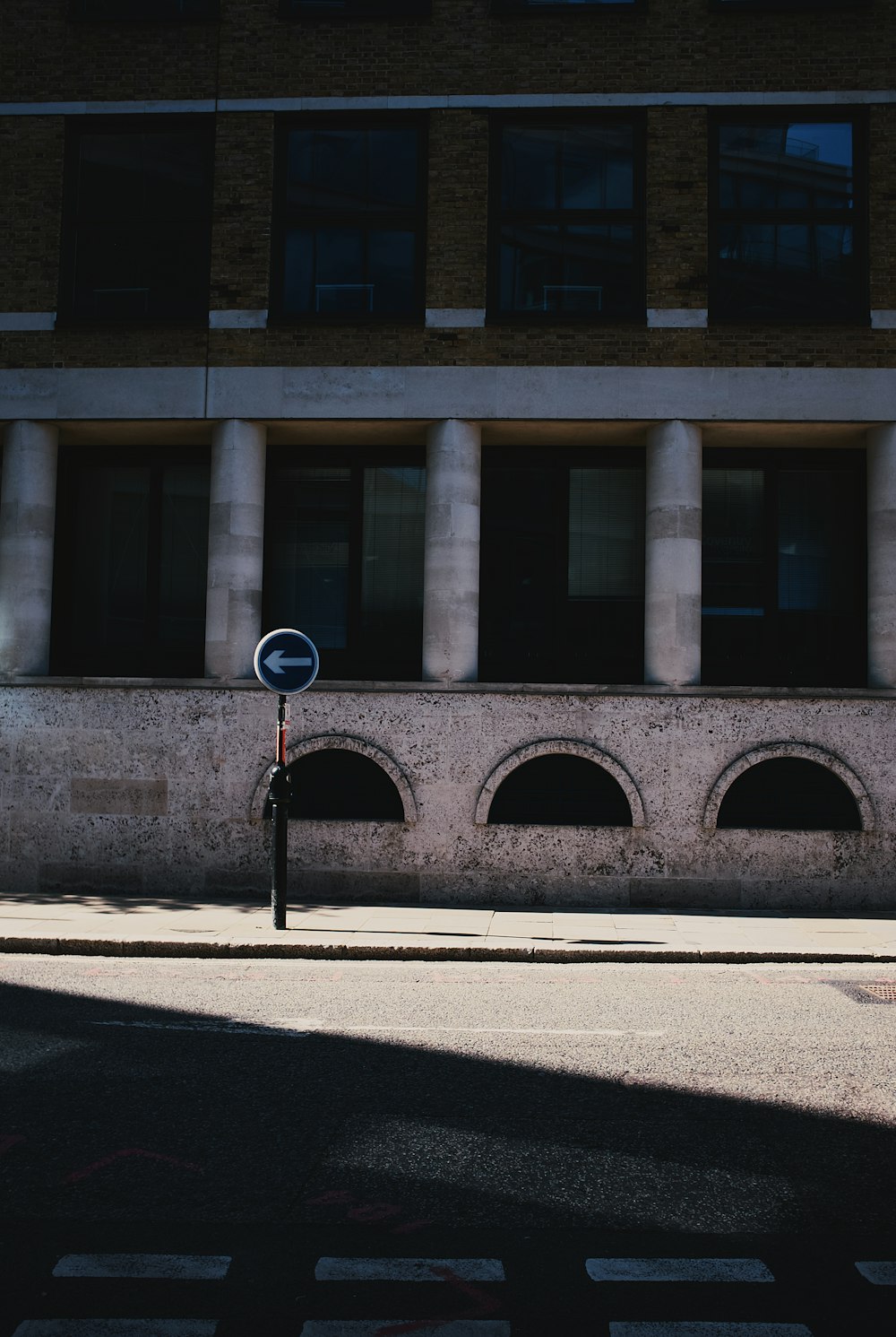 black street light near brown concrete building during daytime