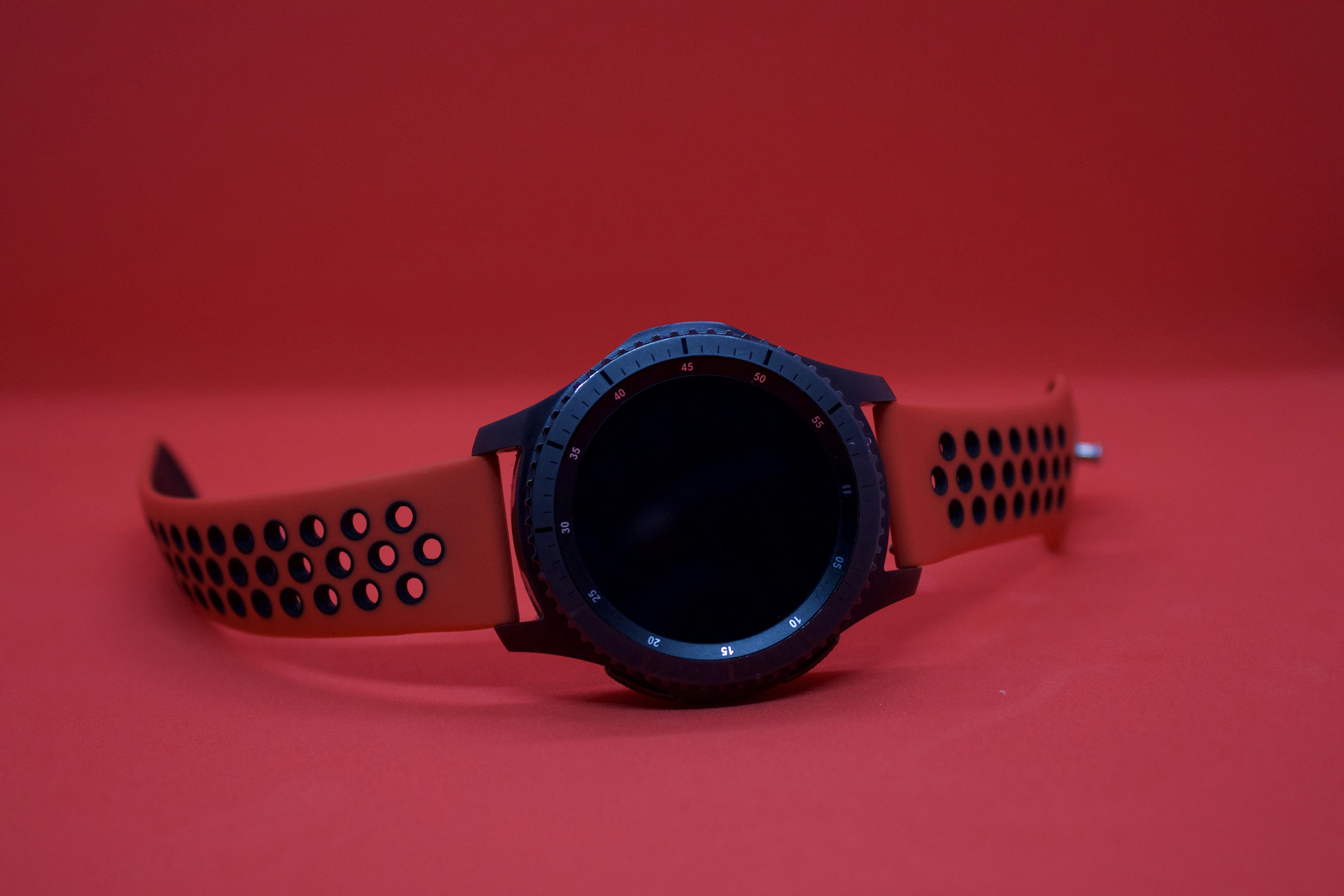 ブラック&シルバーラウンドウォッチ