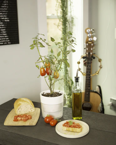 A warm Mediterranean kitchen scene with fresh ingredients and a smartphone displaying the despejha app interface.