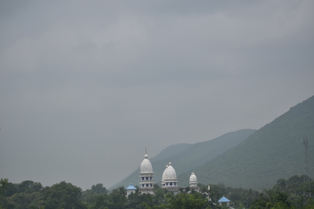 A serene view of the Sai Baba temple in Shirdi.