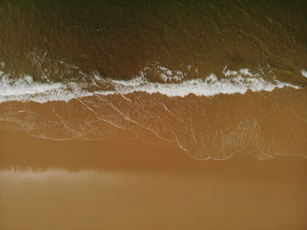 ocean waves crashing on shore during daytime