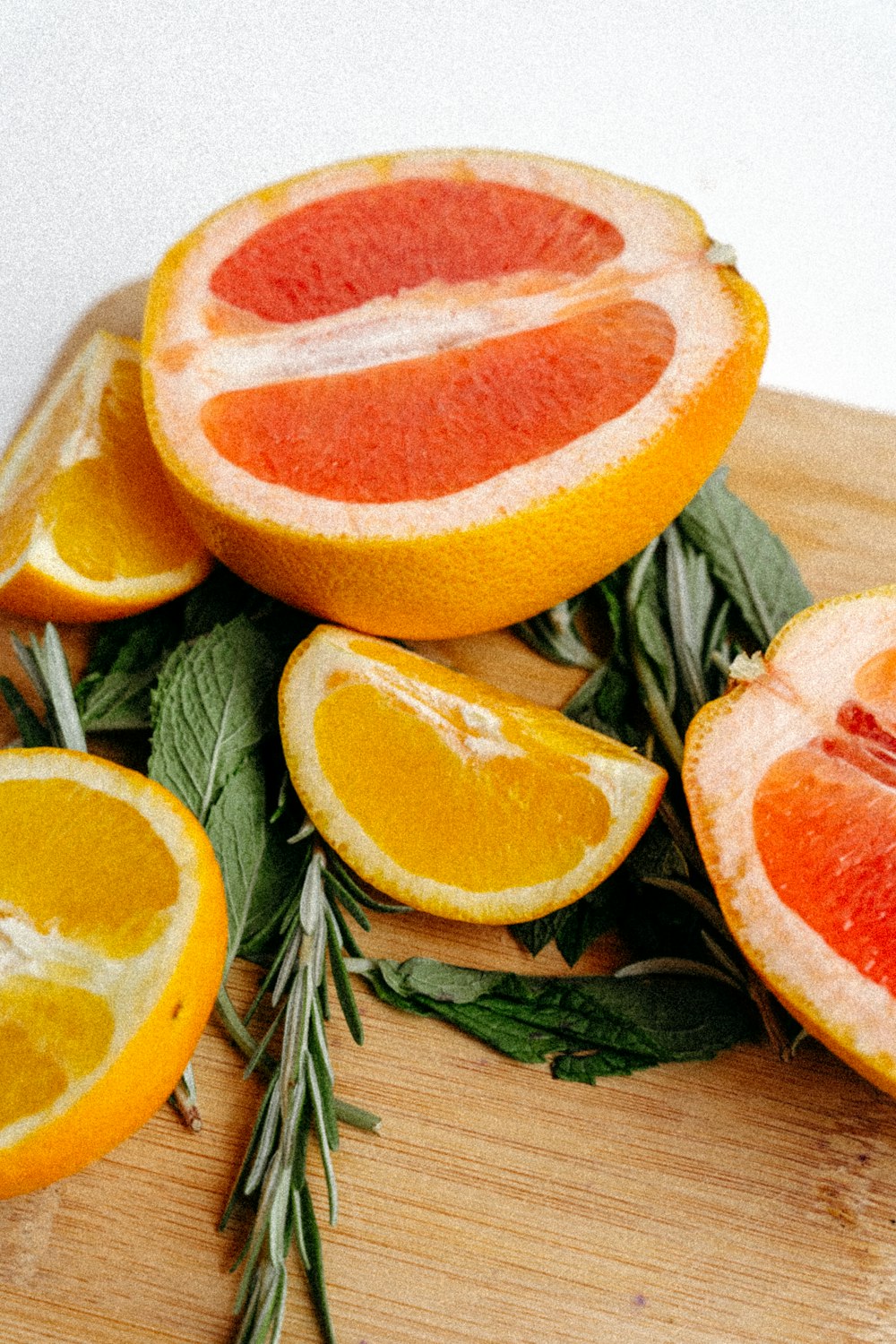 sliced orange fruit on green leaves