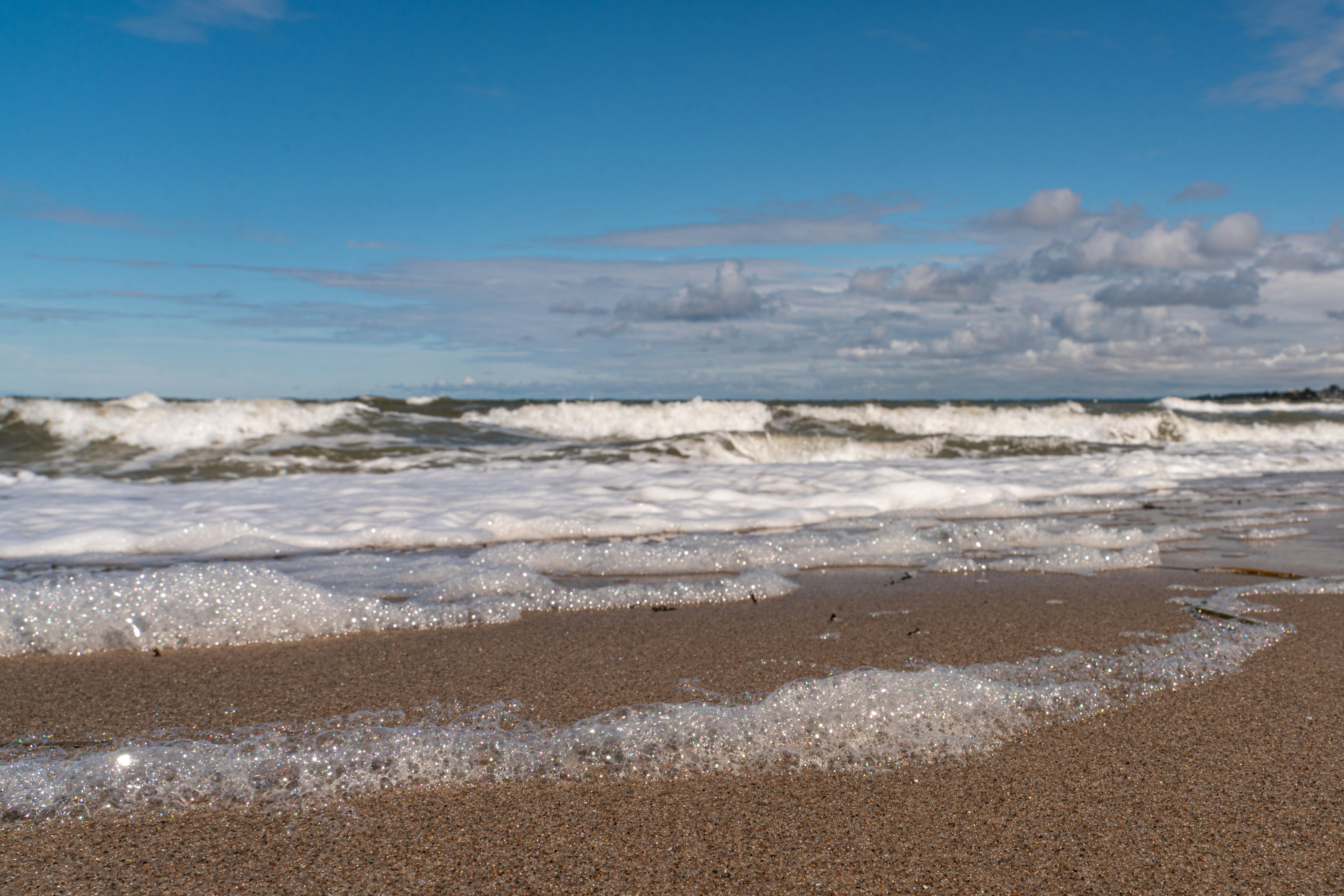sea waves crashing on shore during daytime