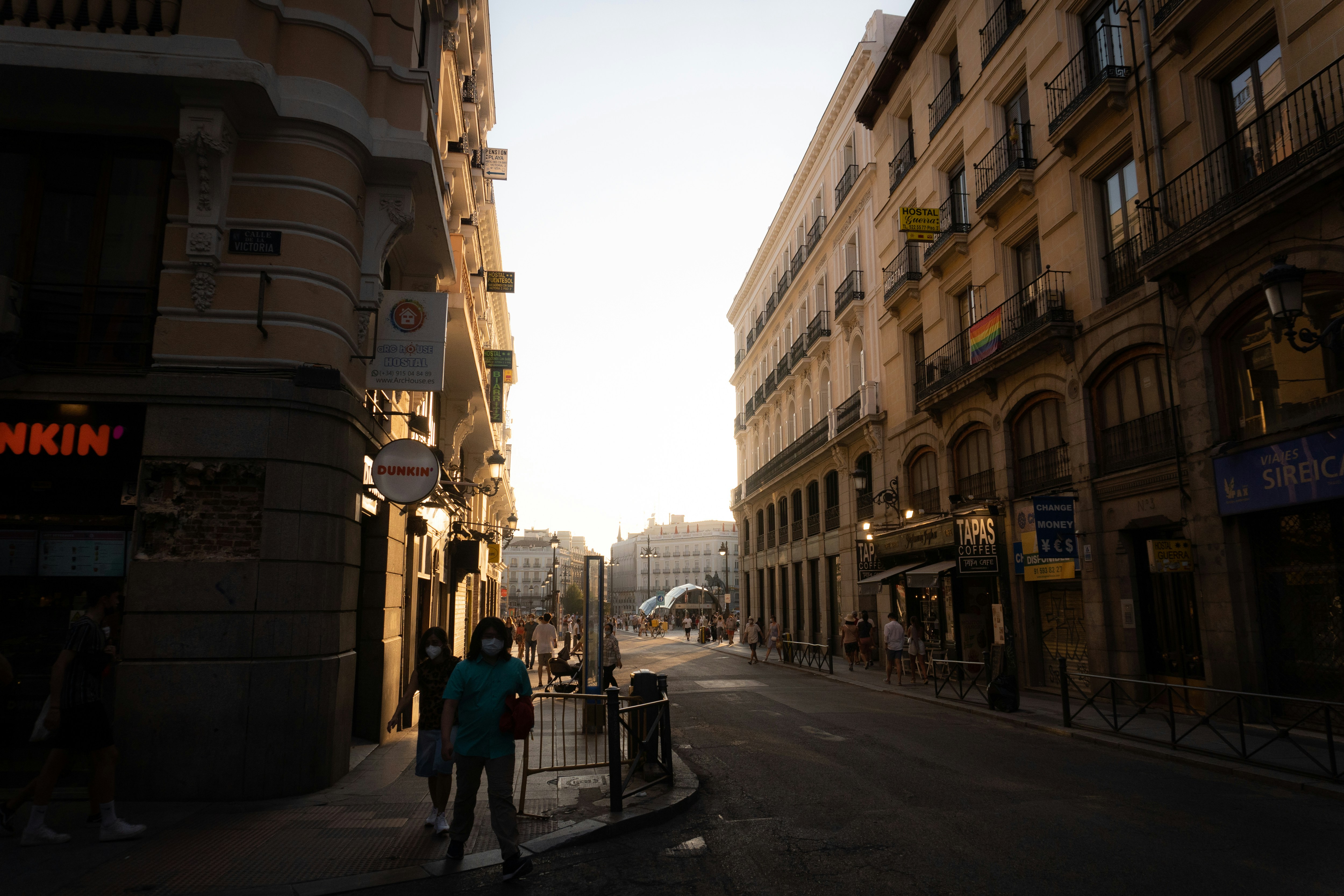 Renter‑Friendly Smart Home Upgrades That Help Indie Filmmakers Build Sets (2026 Guide)