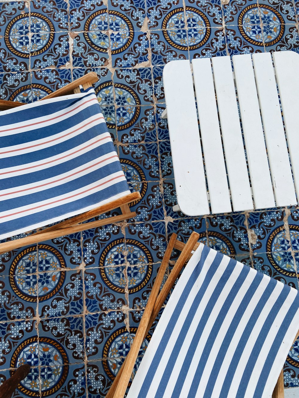 white and blue striped folding chair