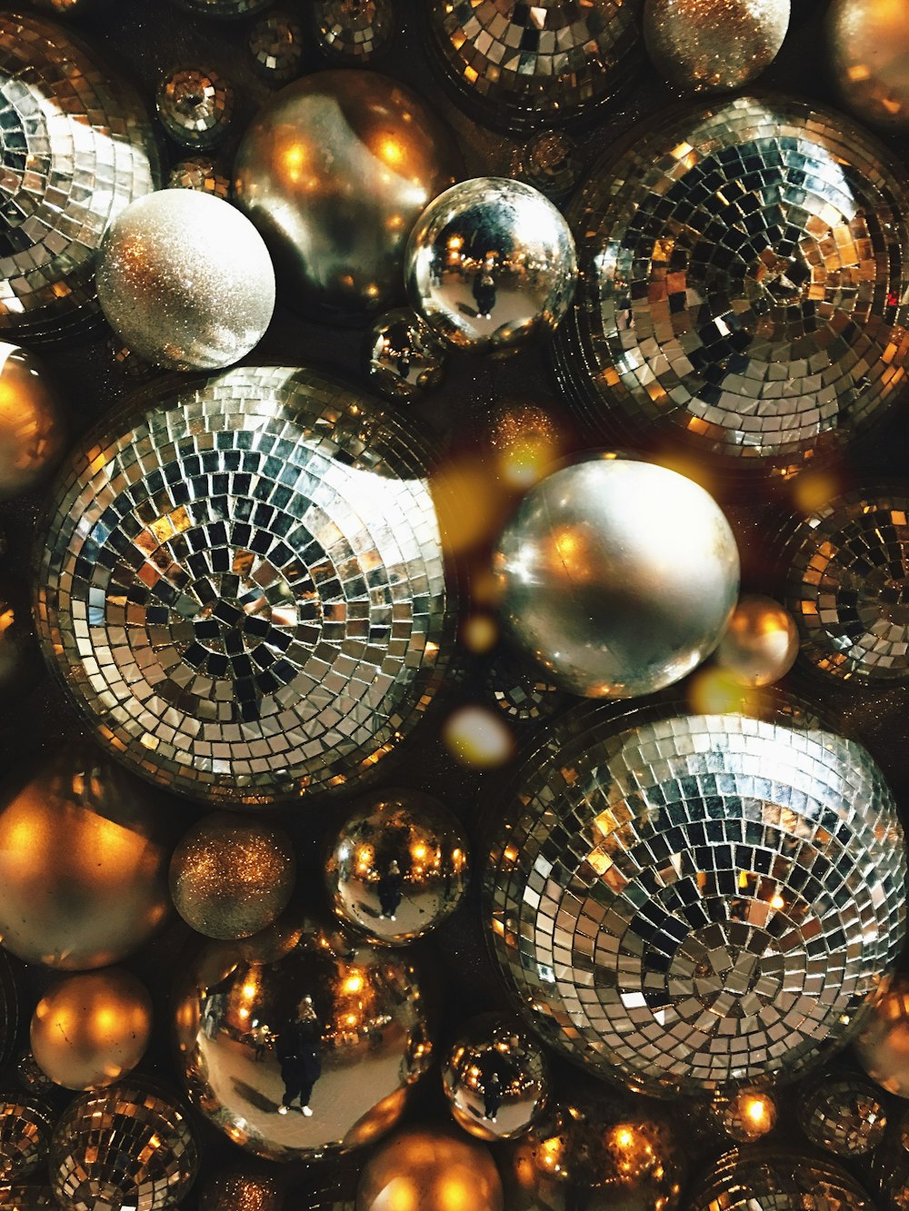 silver and gold ball decor