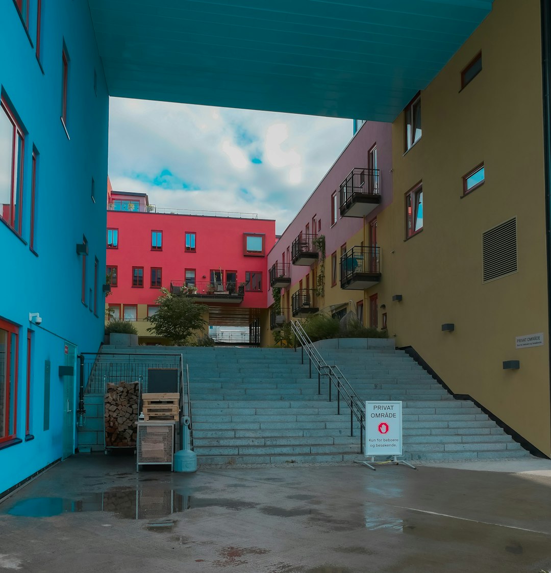 blue and brown concrete building