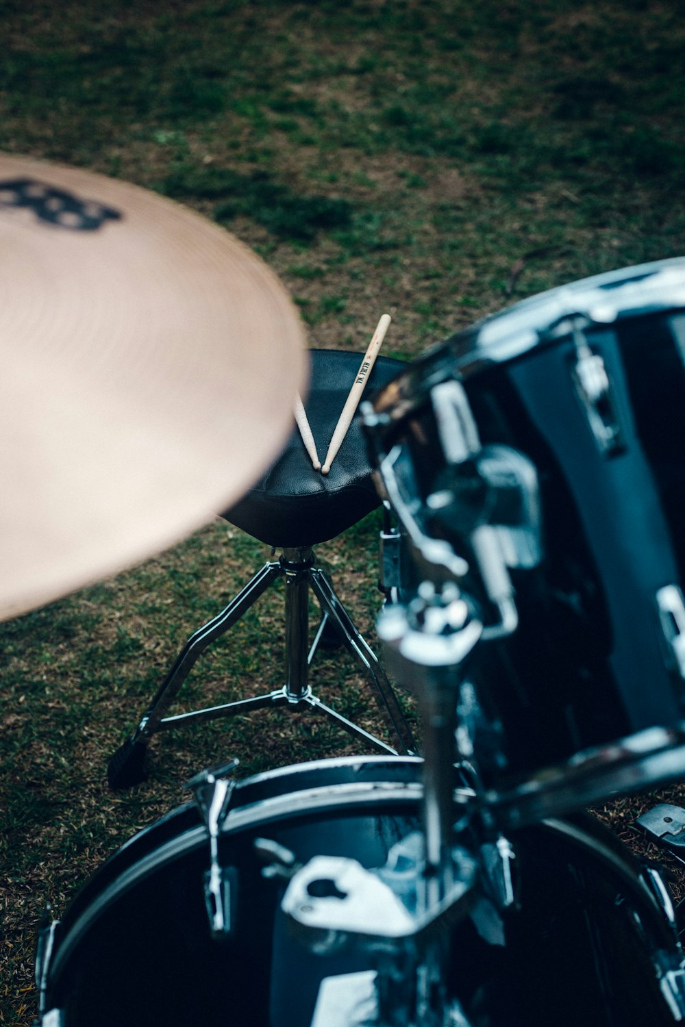 black and white drum set