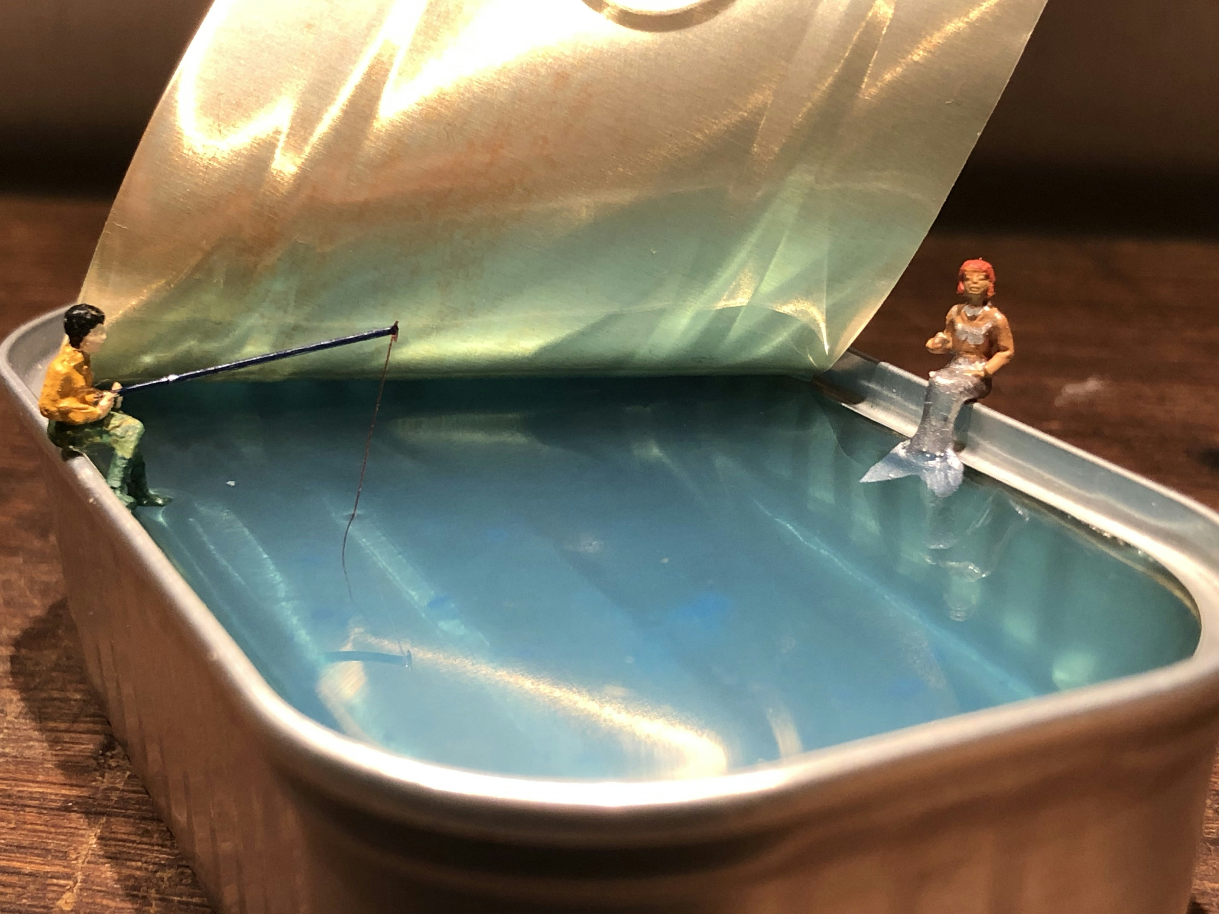 brown and white frog on white plastic container