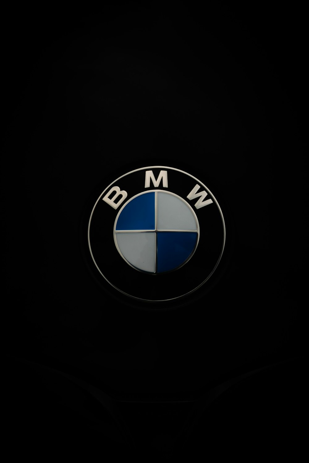 Details 200 bmw logo black background