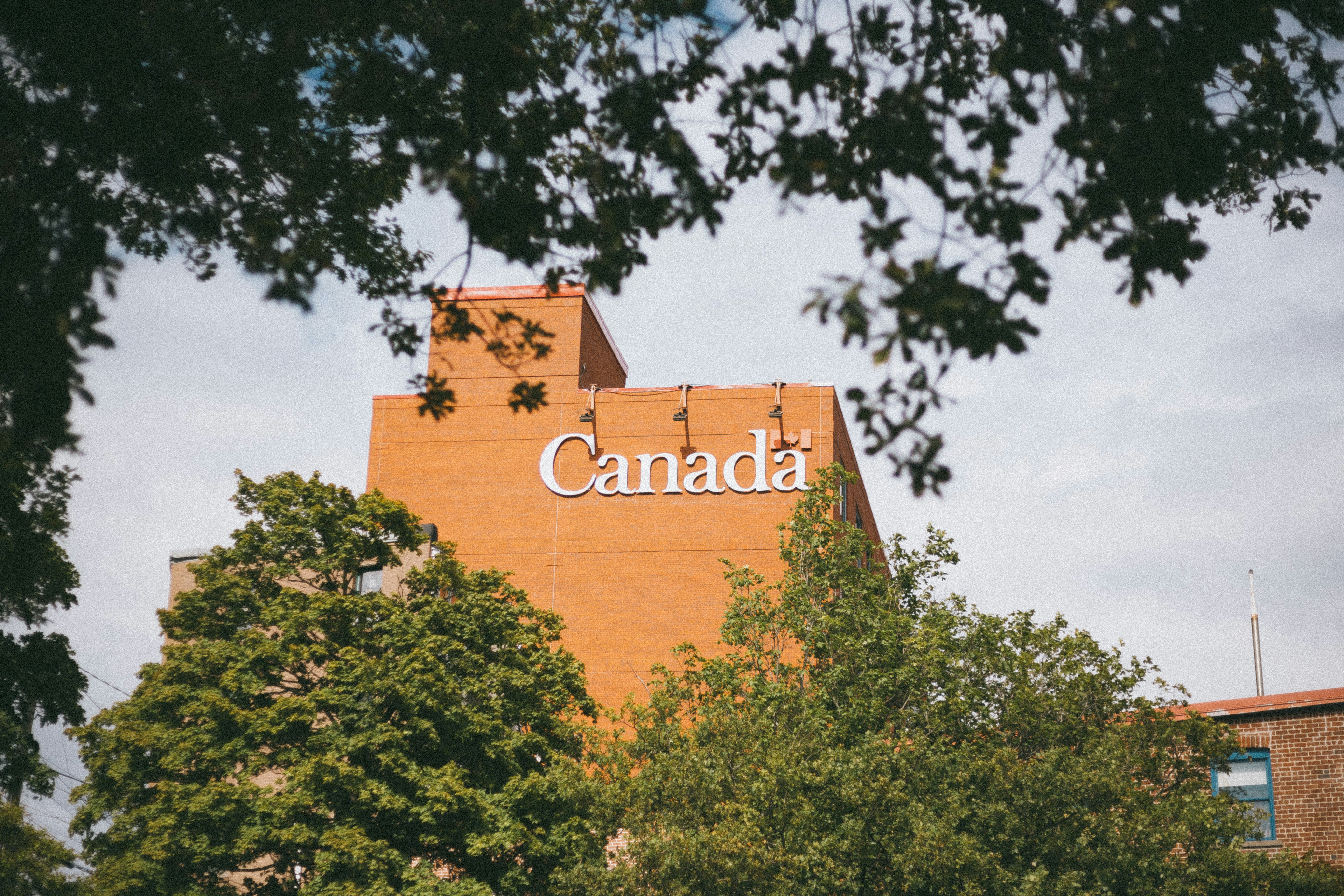 Le projet de loi C-22 : une surveillance accrue au Canada
