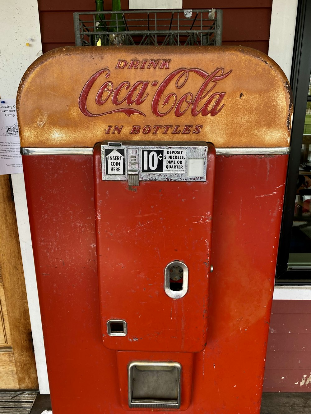 red coca cola vending machine