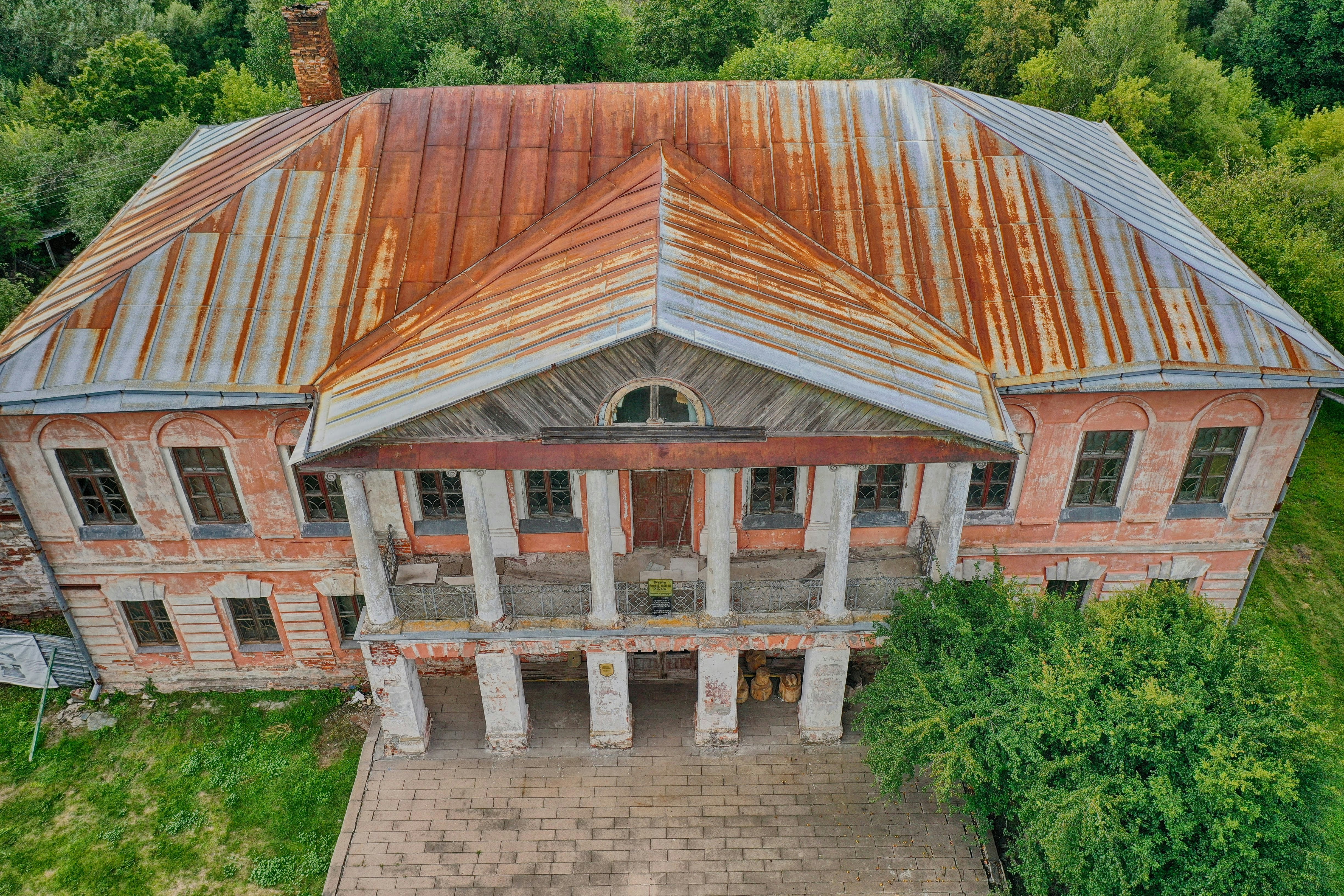 brown and white concrete building