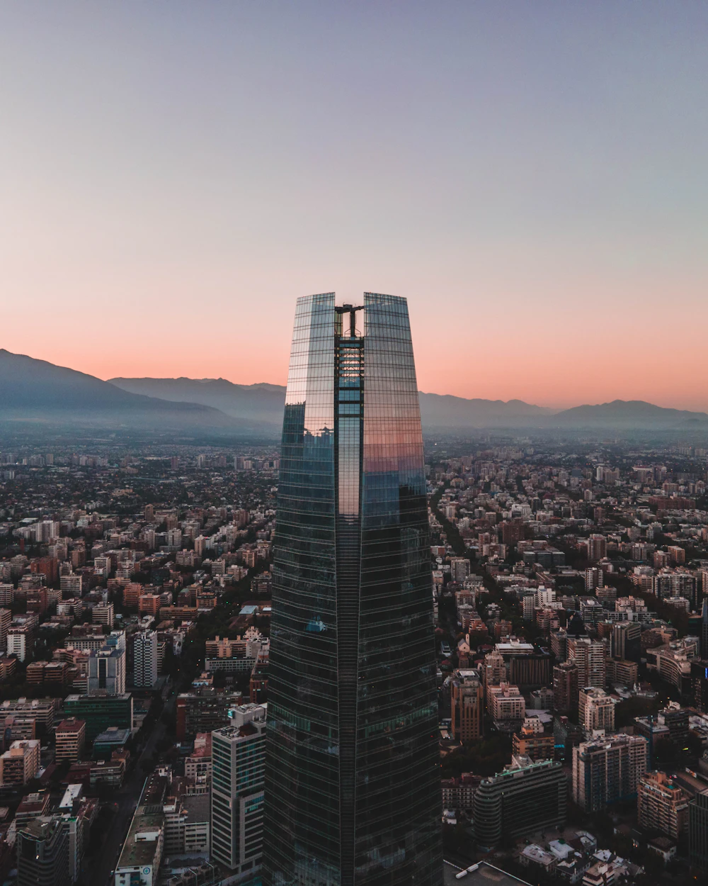 Torre Costanera y Santiago al atardecer