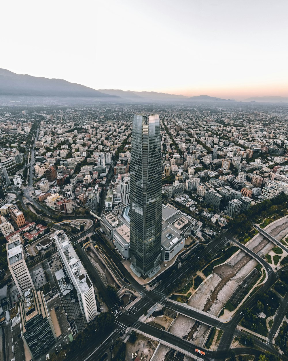 Vue aérienne des bâtiments de la ville pendant la journée