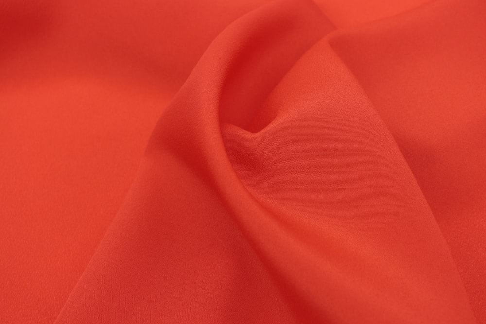 rosa Textil auf weißem Textil