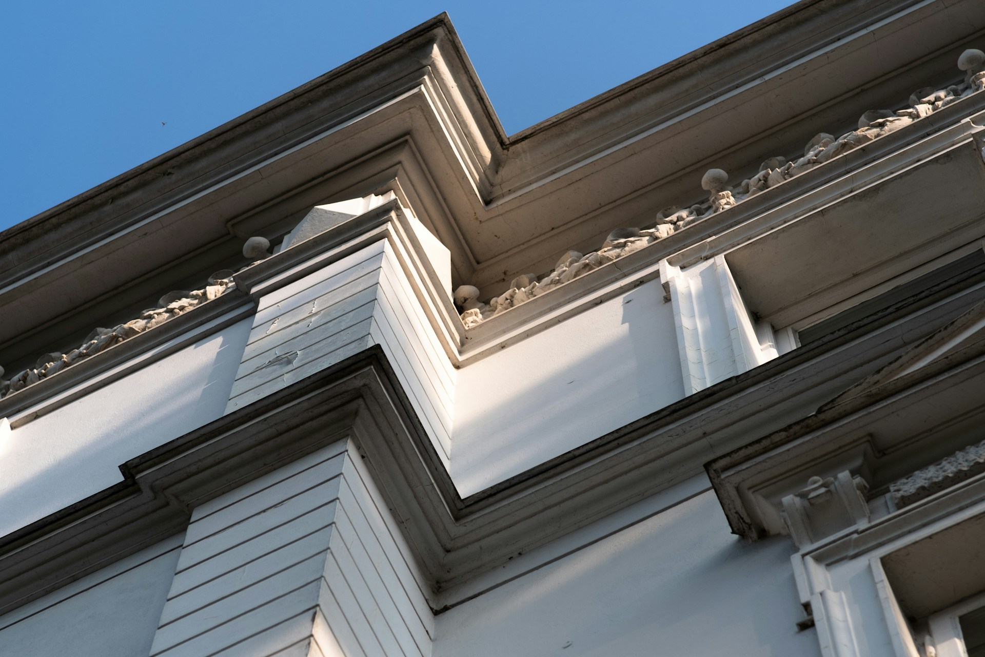 black and white bed linen