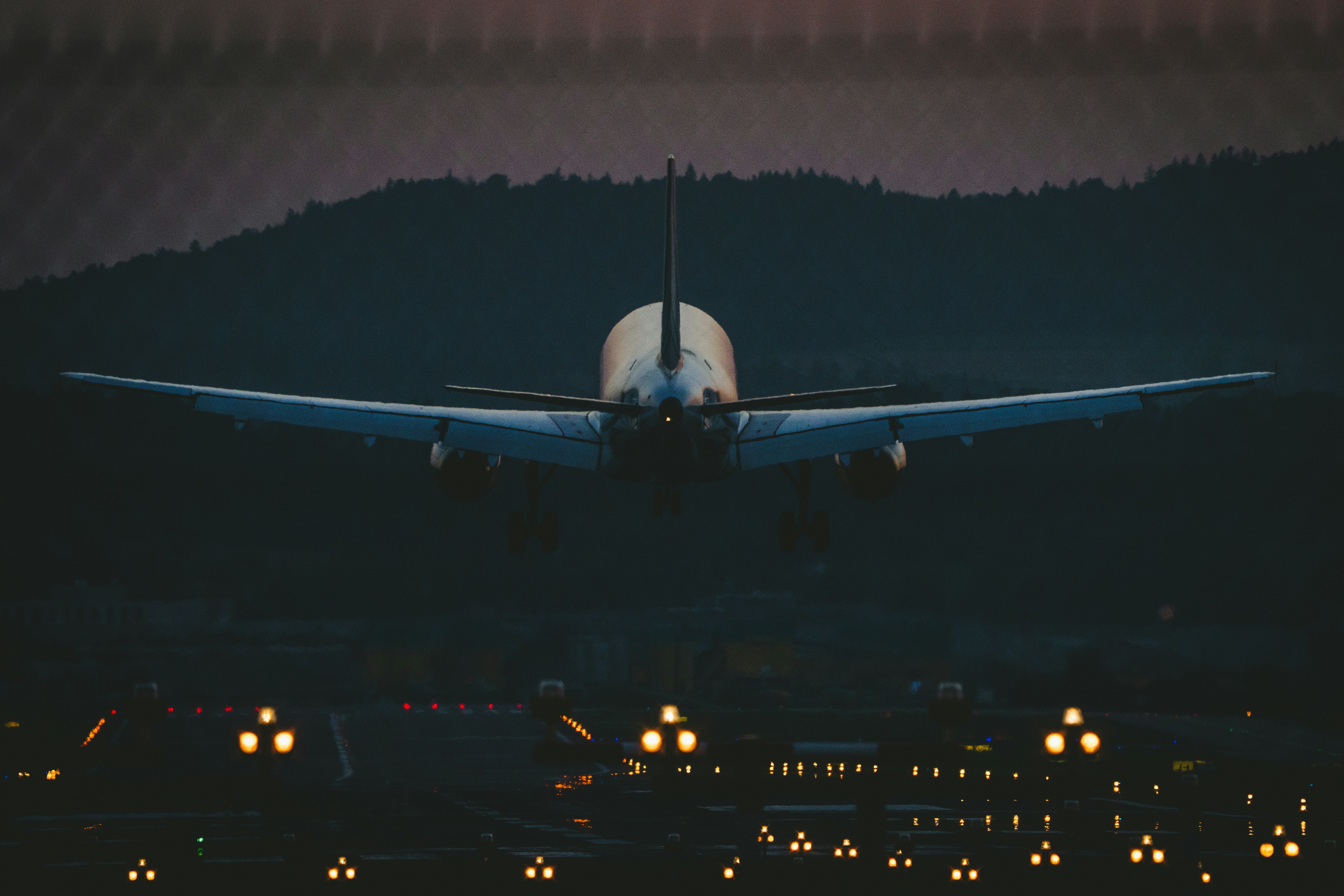 photo-1630328731741-8916ca7548aa?ixid=M3wxMjA3fDB8MXxzZWFyY2h8Mnx8YWlybGluZSUyMGZvcnVtfGVufDB8fHx8MTc2MTMzNTE5NHww\u0026ixlib=rb-4.1.0