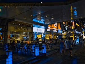 Photo 1630329875154 E52f563a12b9?q=85&w=300&h=400&fit=crop