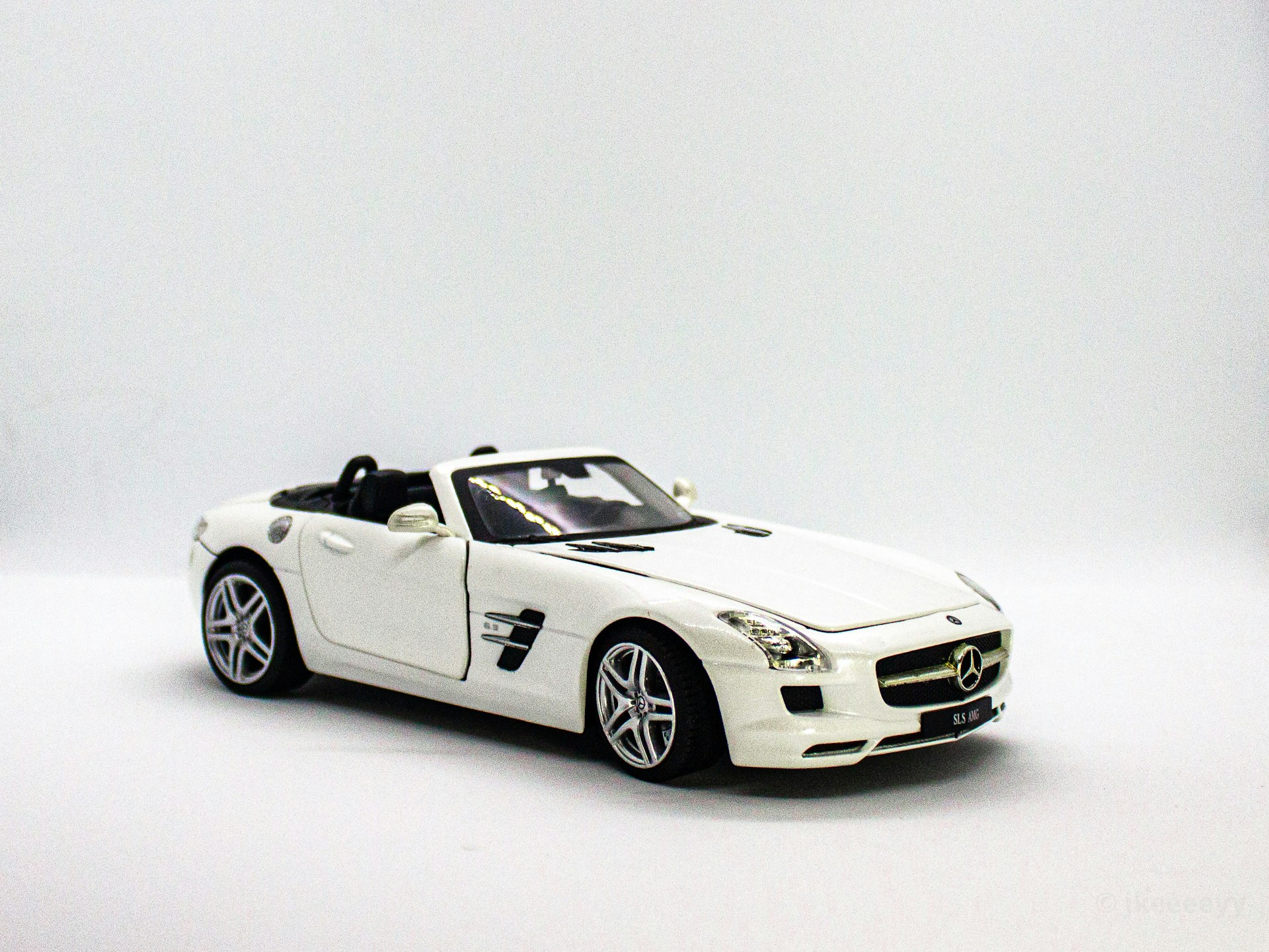 white mercedes benz convertible coupe