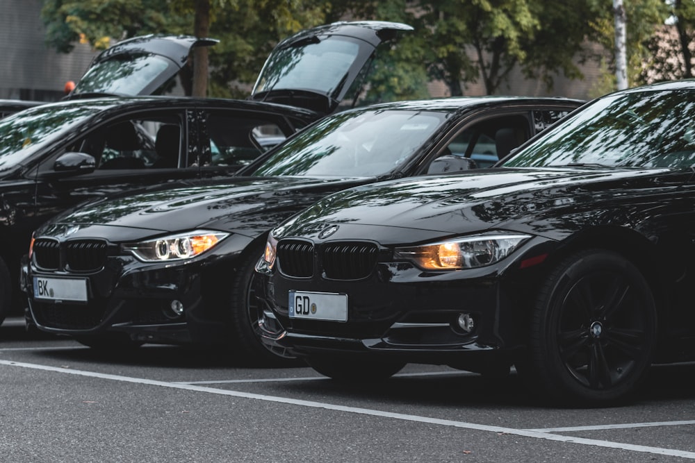 BMW M 3 Coupé negro en carretera durante el día