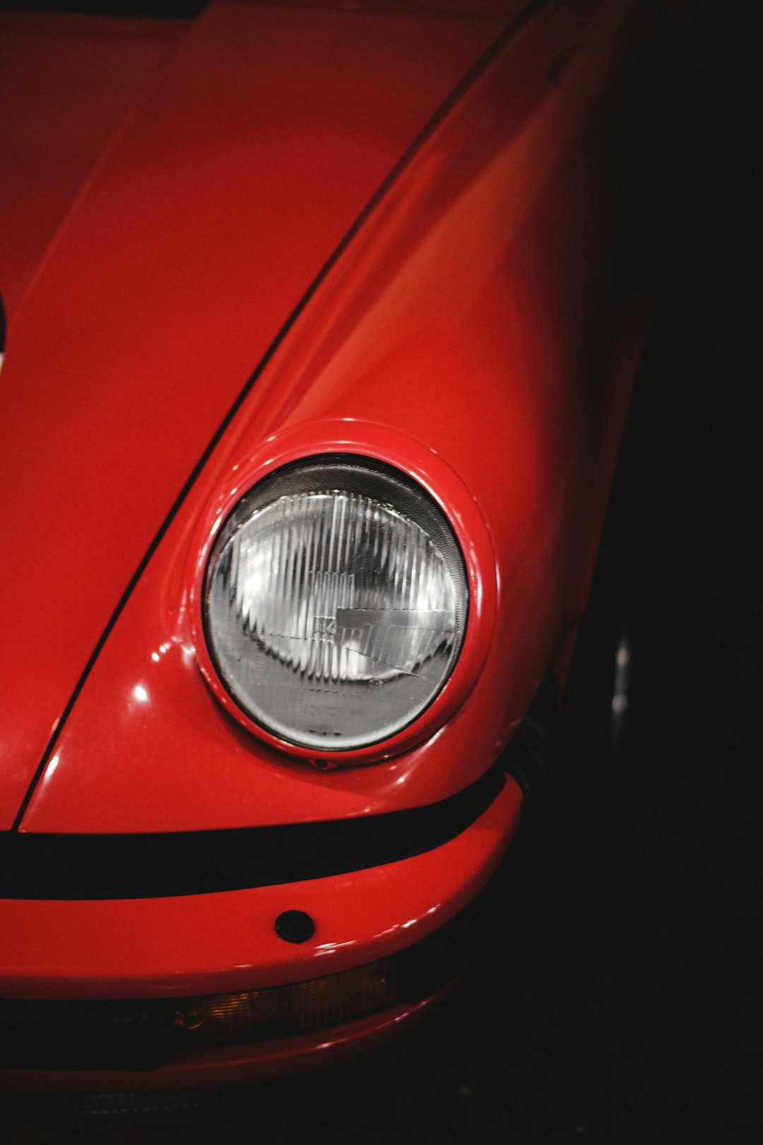 red car with white light