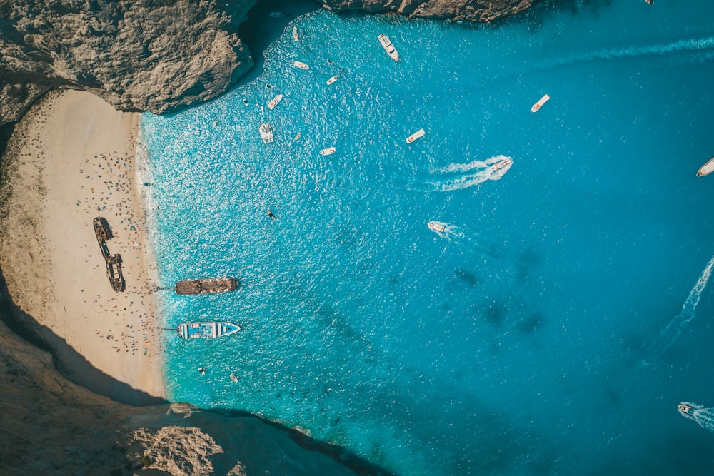 Vue aérienne du plan d’eau pendant la journée