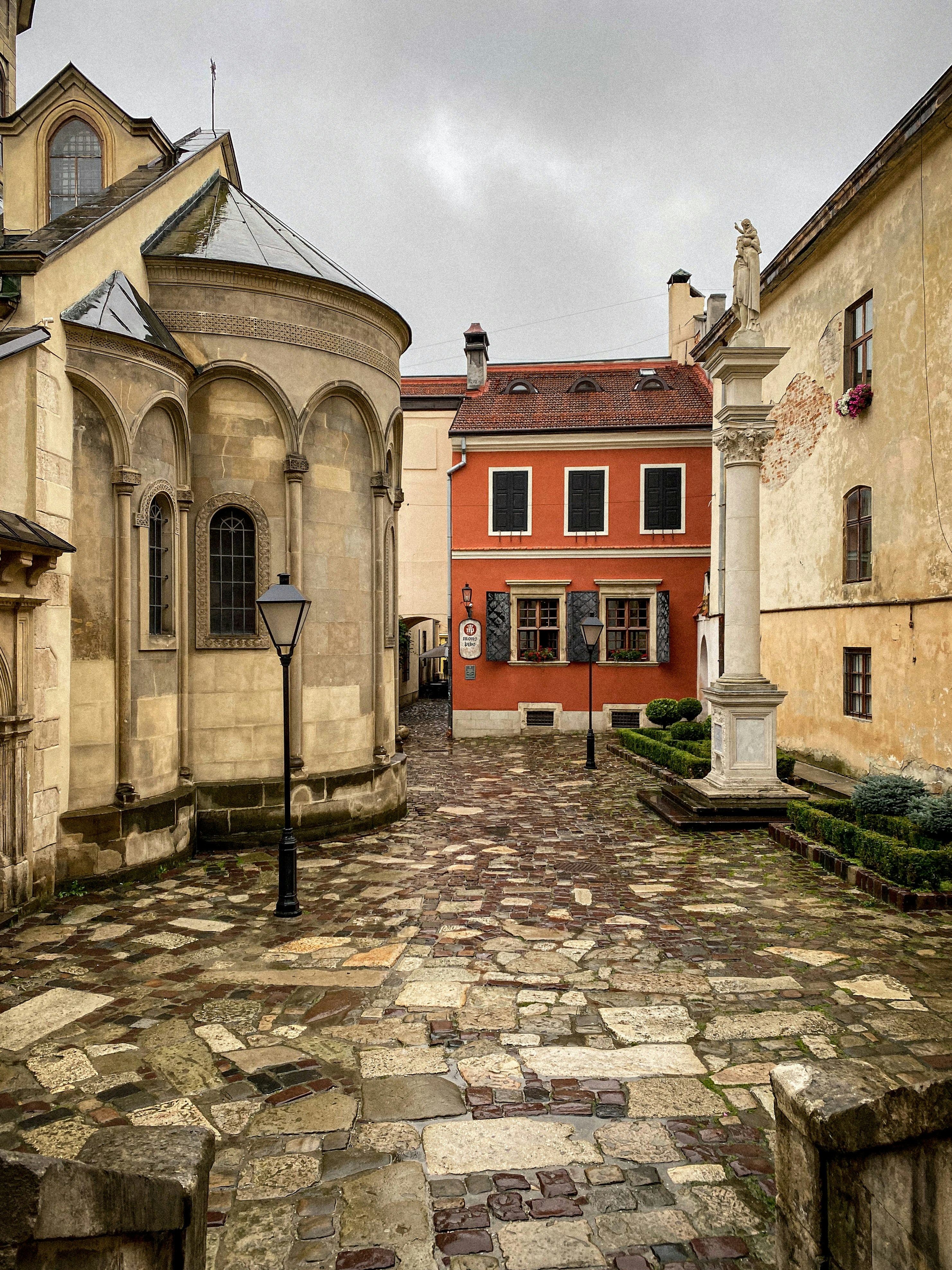 Lviv – Neighborhoods & Urban Structure