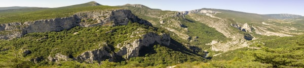 The limestone cliffs of the gorge — Gorges du Verdon, France