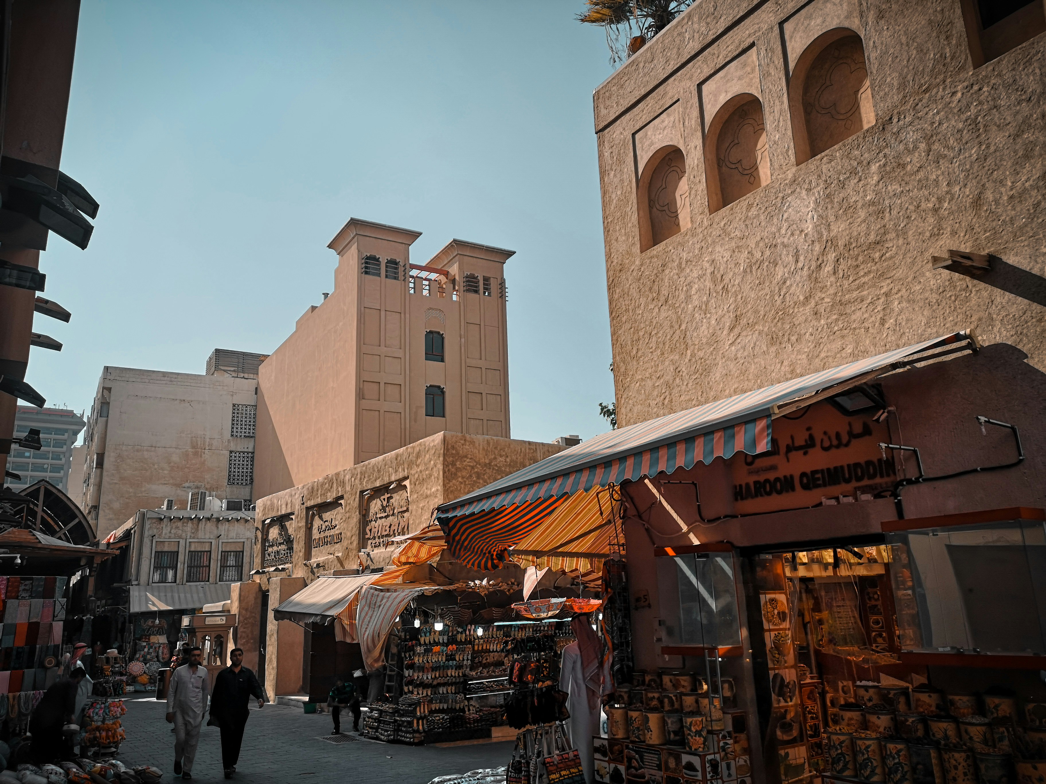 medieval arabian marketplace, wallpaper, Perdagangan Global Masa Abbasiyah: Jaringan Luas & Dampaknya 4