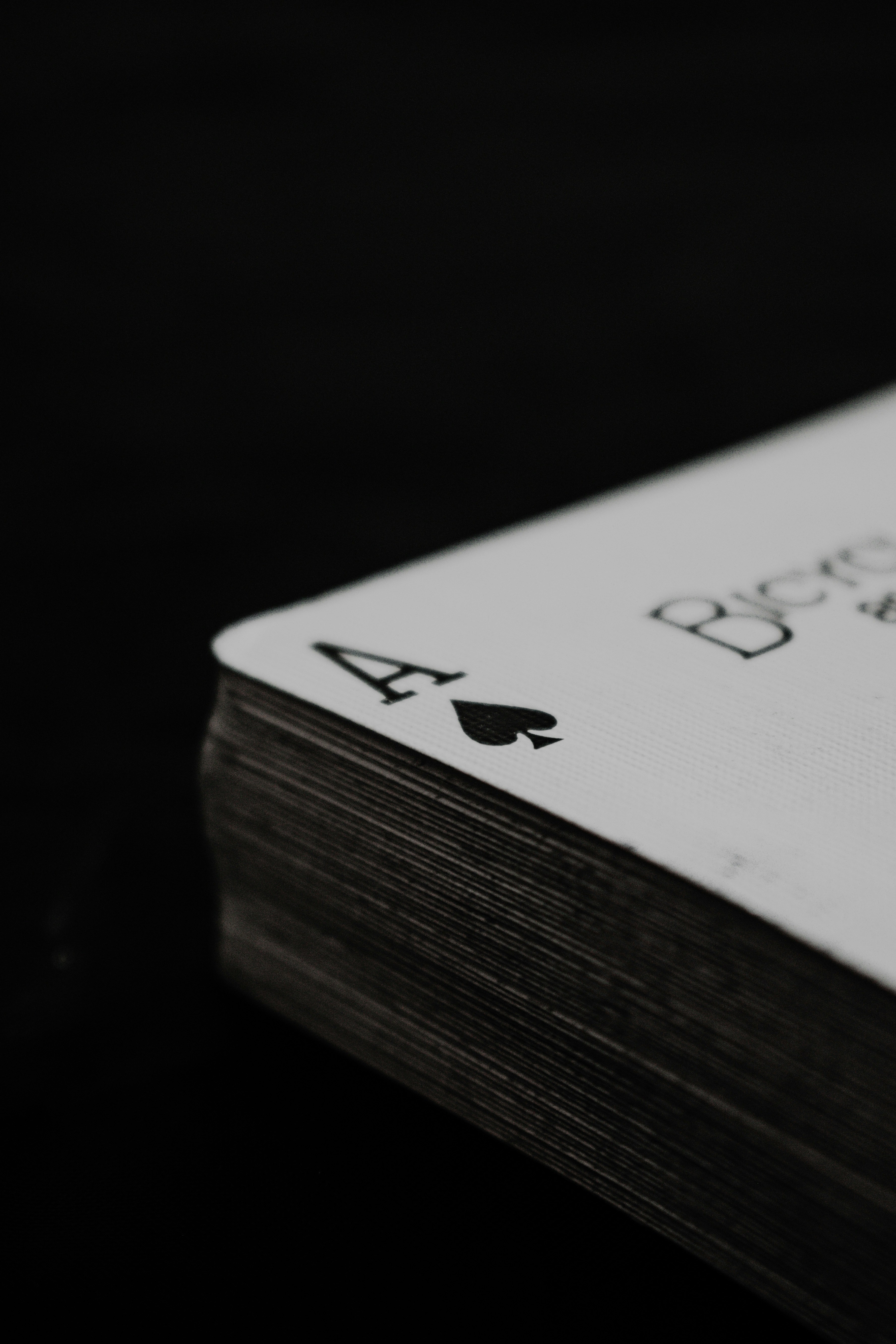 2 of spade playing card photo – Free Grey Image on Unsplash
