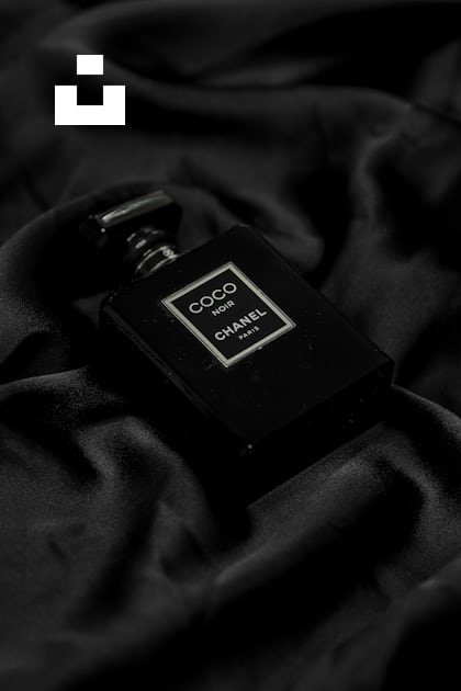 Black and gold perfume bottle photo – Free Fashion Image on Unsplash