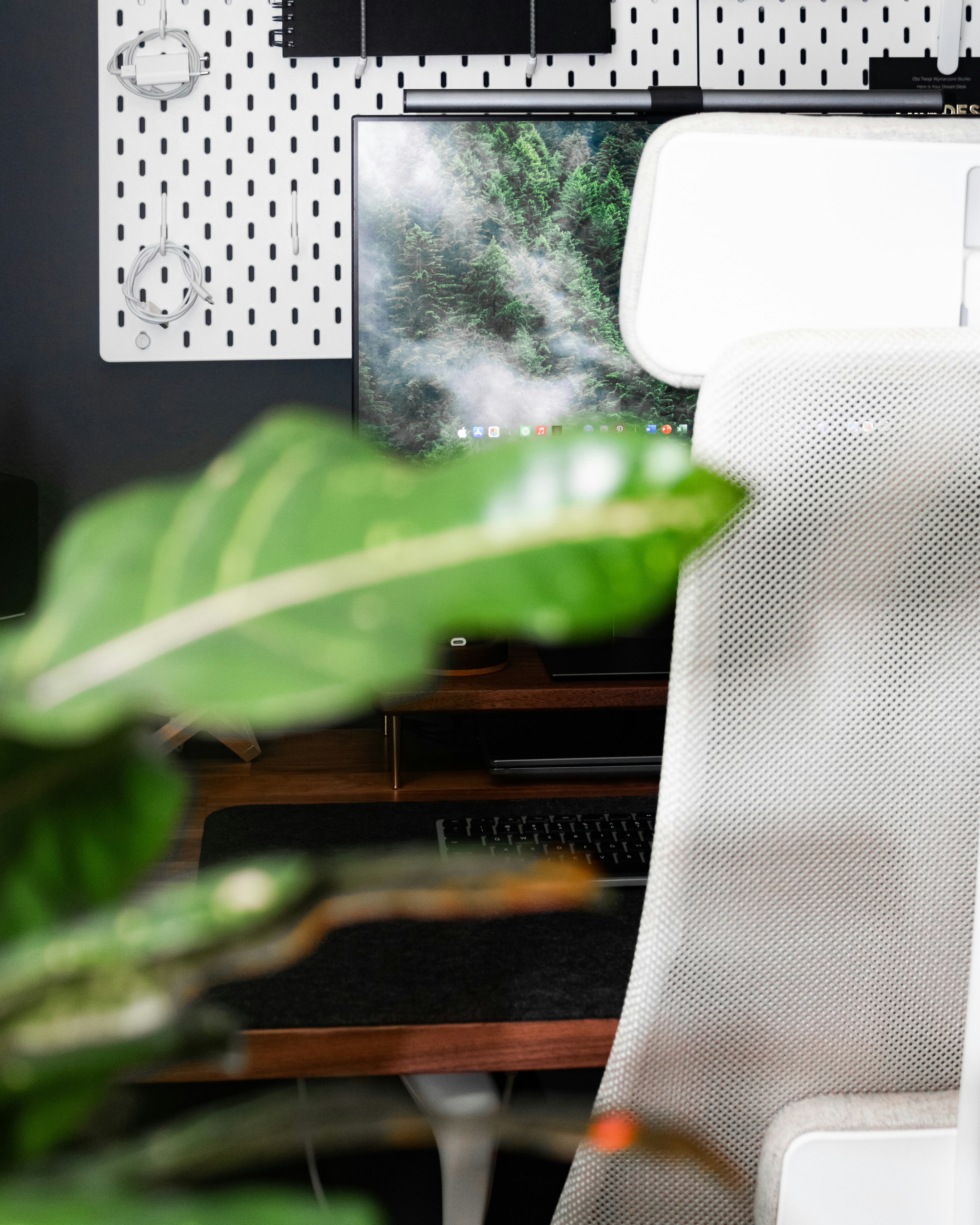 흰색과 회색 직사각형 장치