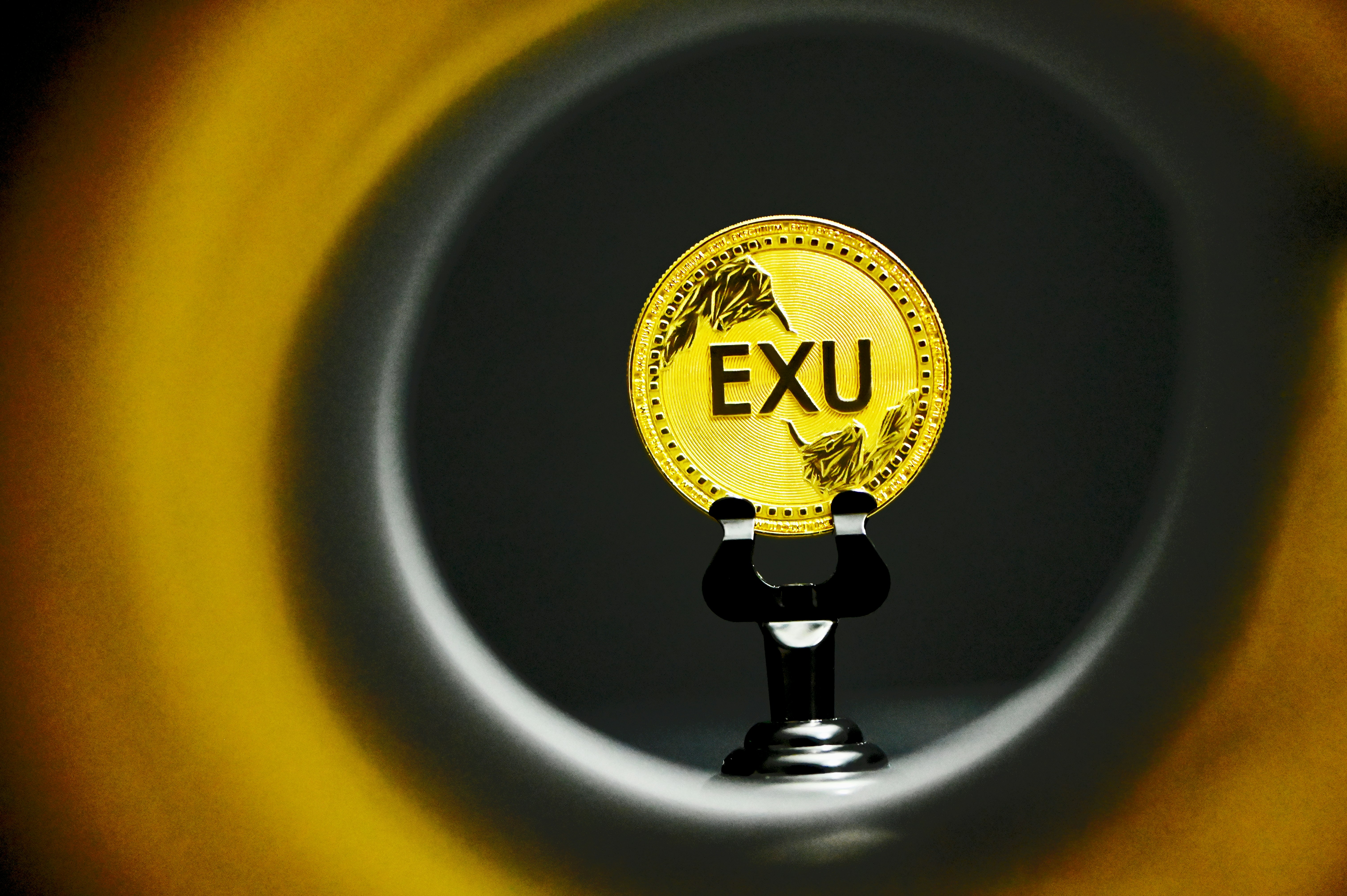 black and gold round pendant