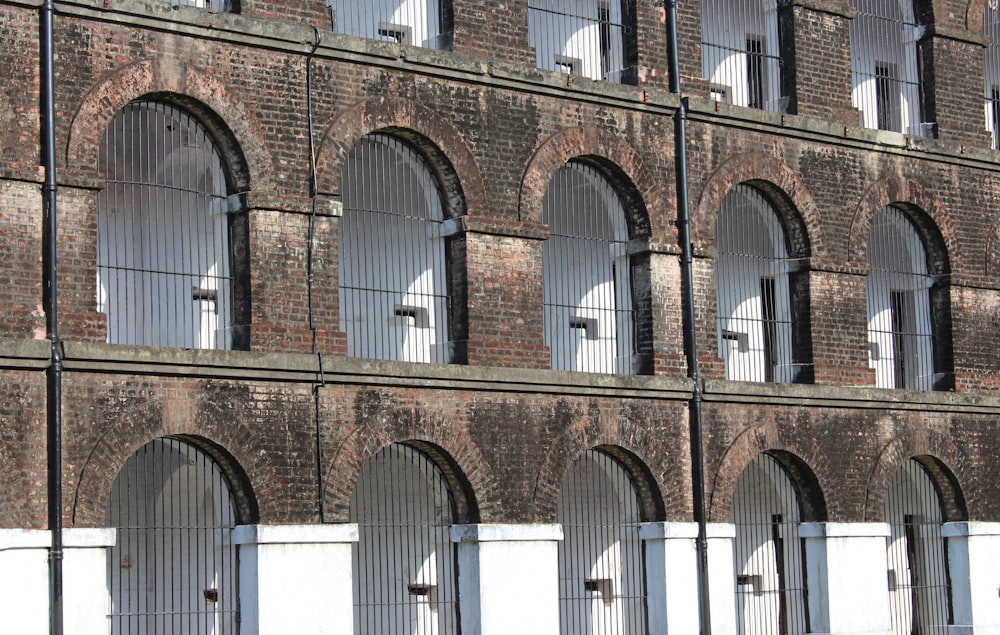 brown and white concrete building