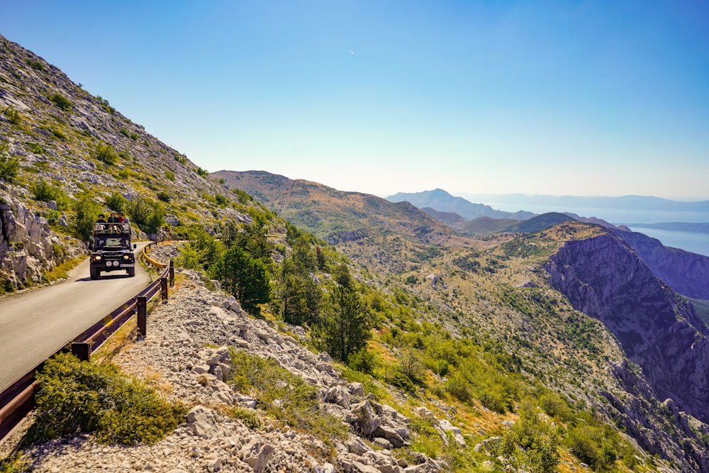 brown house on top of mountain during daytime