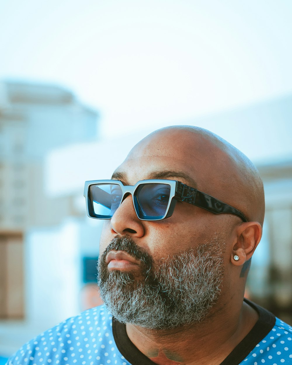 Foto de hombre con anteojos negros enmarcados – Imagen gratuita Retratos en  Unsplash