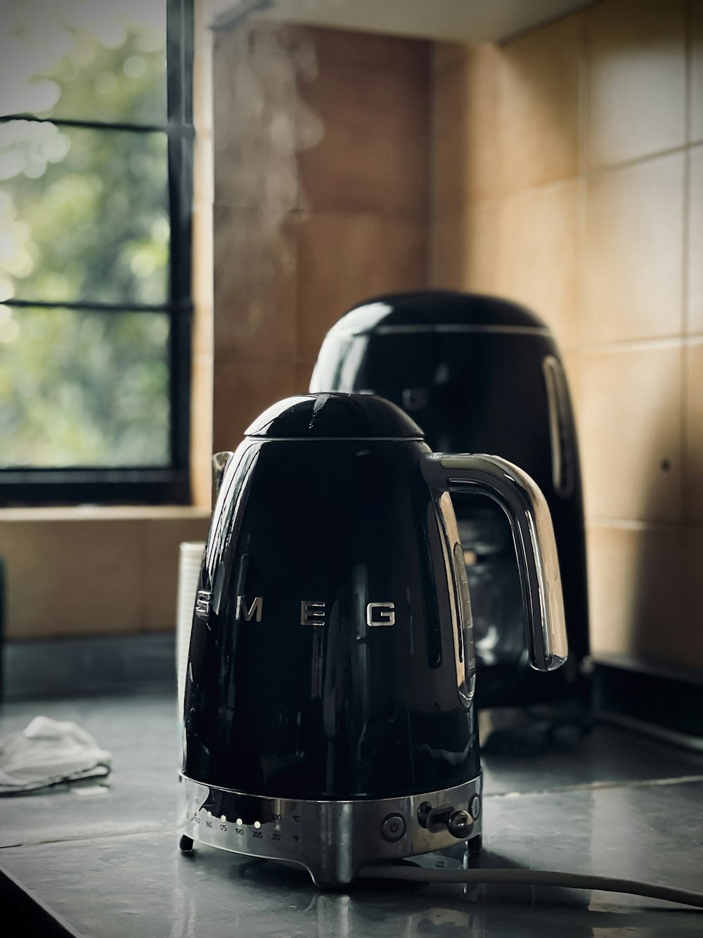 black and silver electric kettle