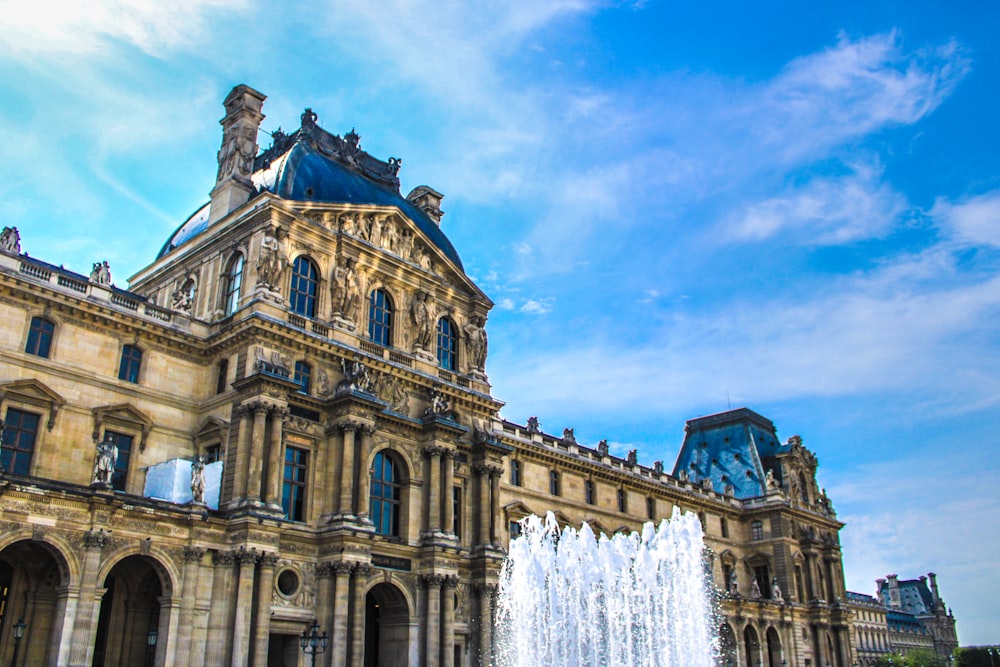 The Visionary Architects Behind the Louvre’s Grandeur
