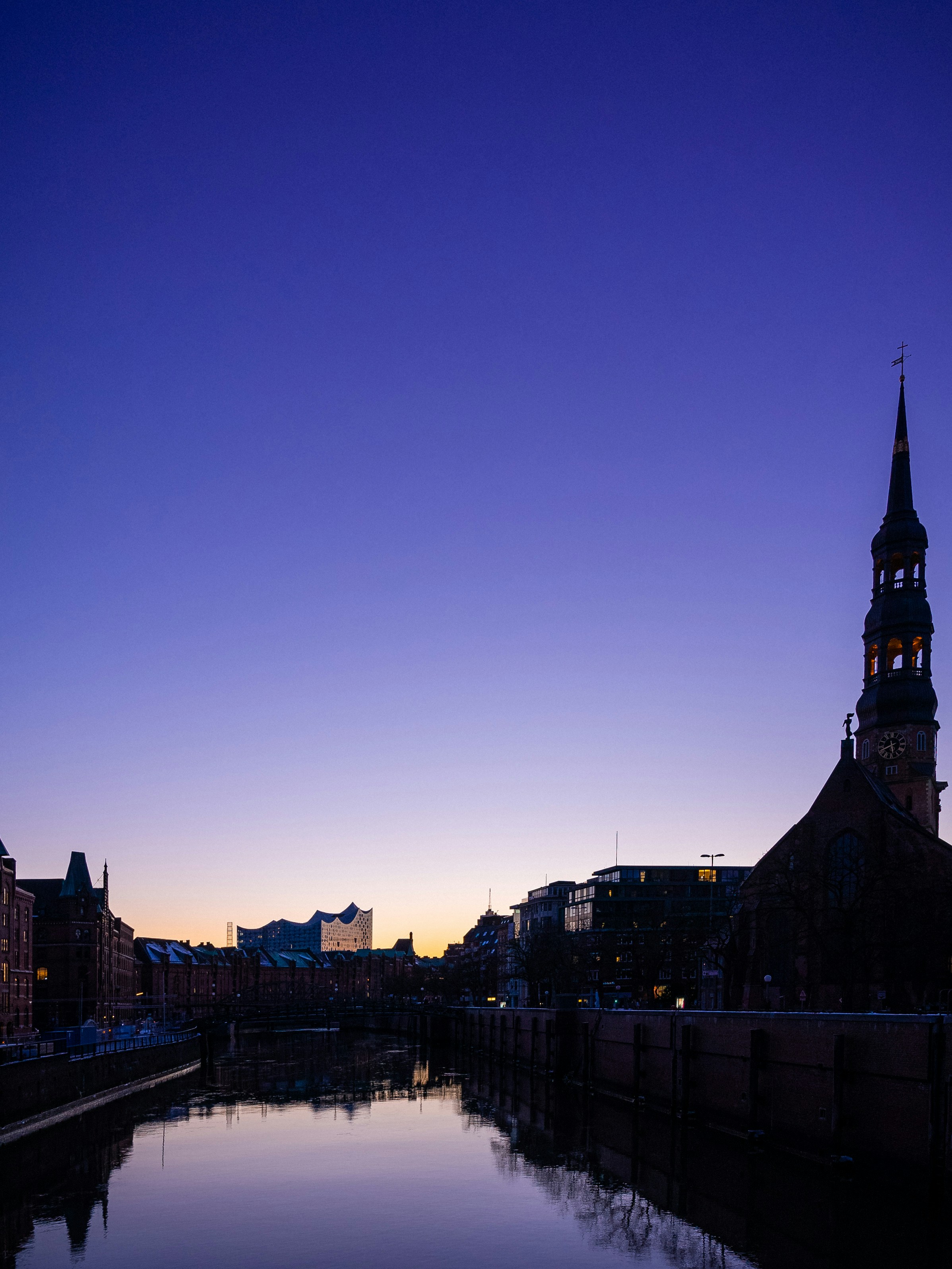 Photo by moritzluedtke